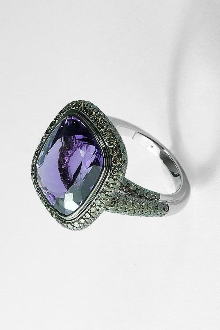 Contemporary 11.36 Carat Cushion Cut Amethyst and Champagne Diamonds Cocktail Ring For Sale