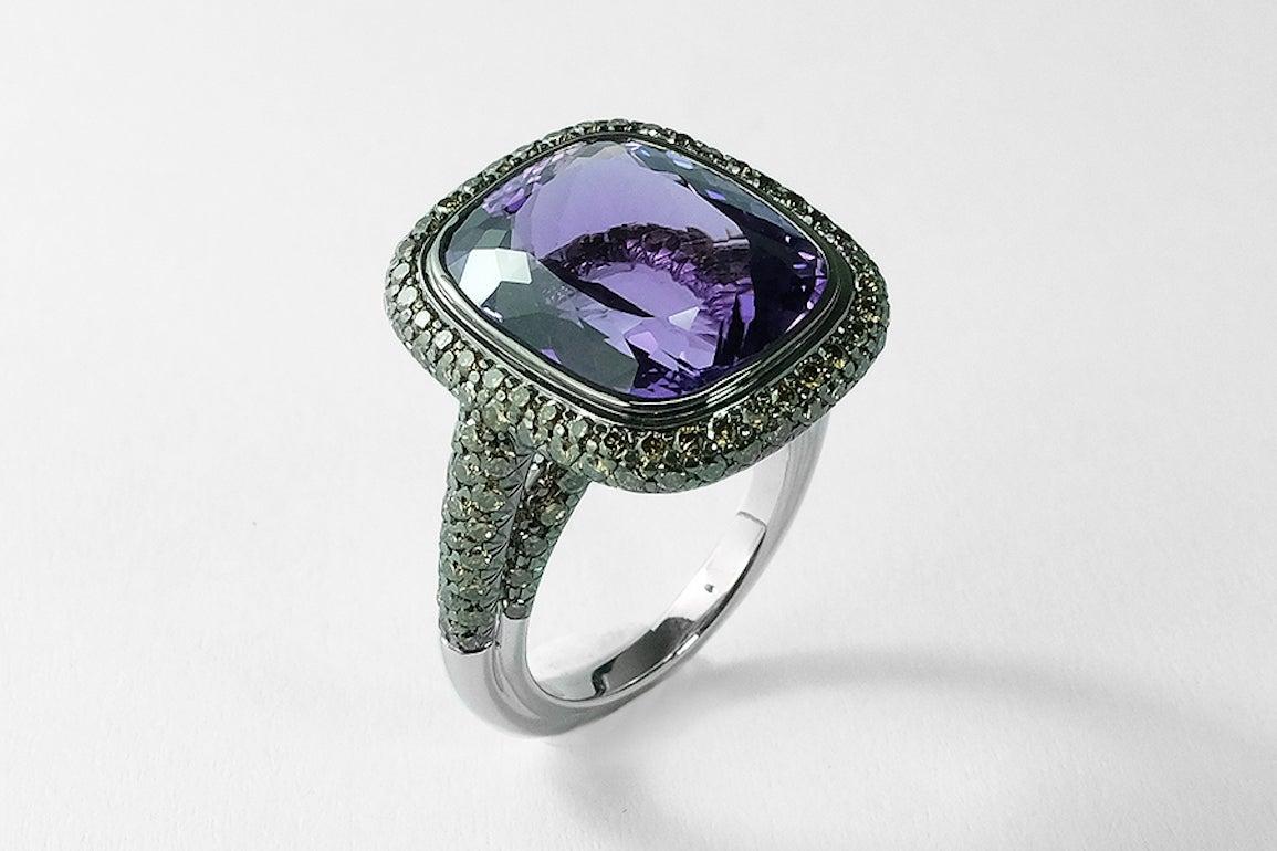 11.36 Carat Cushion Cut Amethyst and Champagne Diamonds Cocktail Ring In New Condition For Sale In La Neuveville, Berne