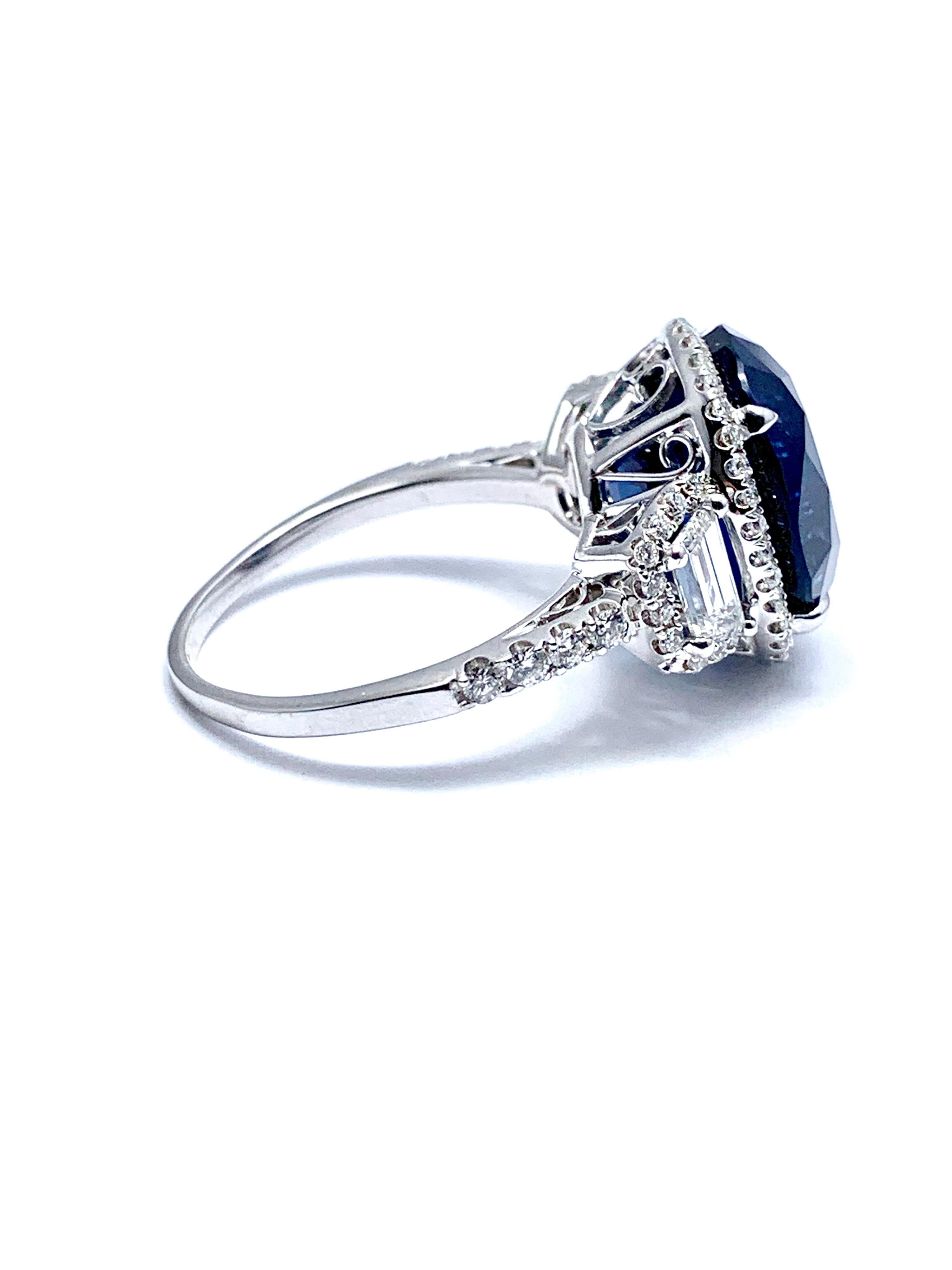 Women's or Men's 11.38 Carat Oval Sapphire and Diamond 18 Karat White Gold Cocktail Ring For Sale