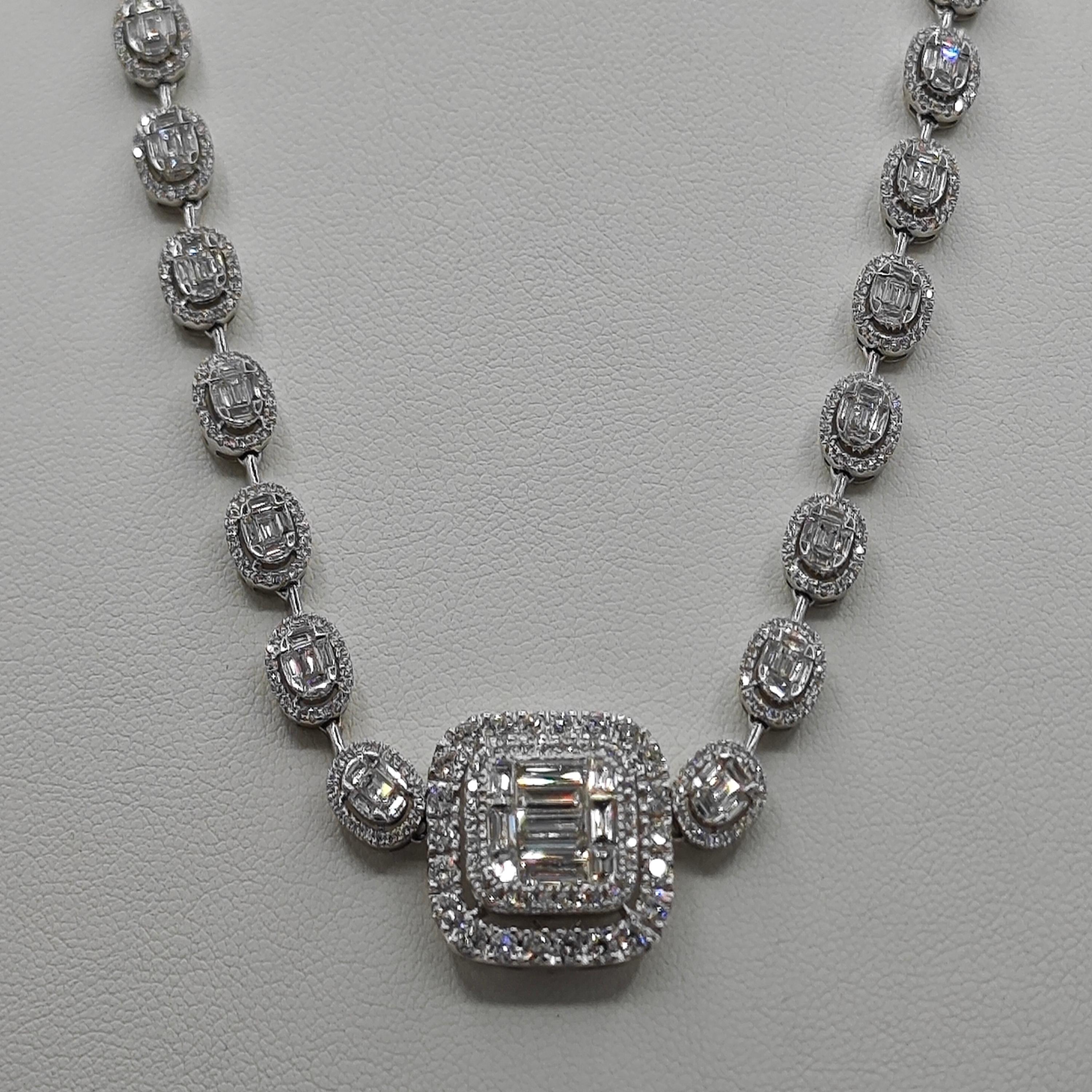 Taglio misto 11.39 Carat Diamond White Gold Necklace in vendita