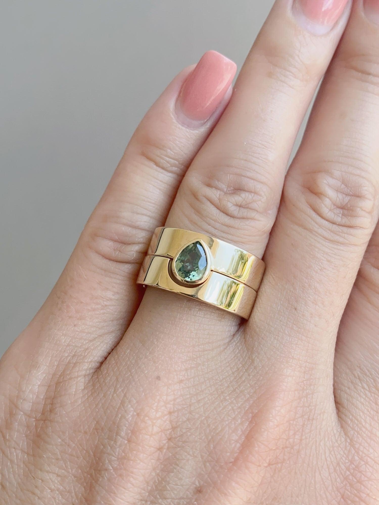 da uomo o donna Zaffiro verde da 1,13 carati con castone e fascia larga da sposa in oro 14K 11,68g R6623 in vendita