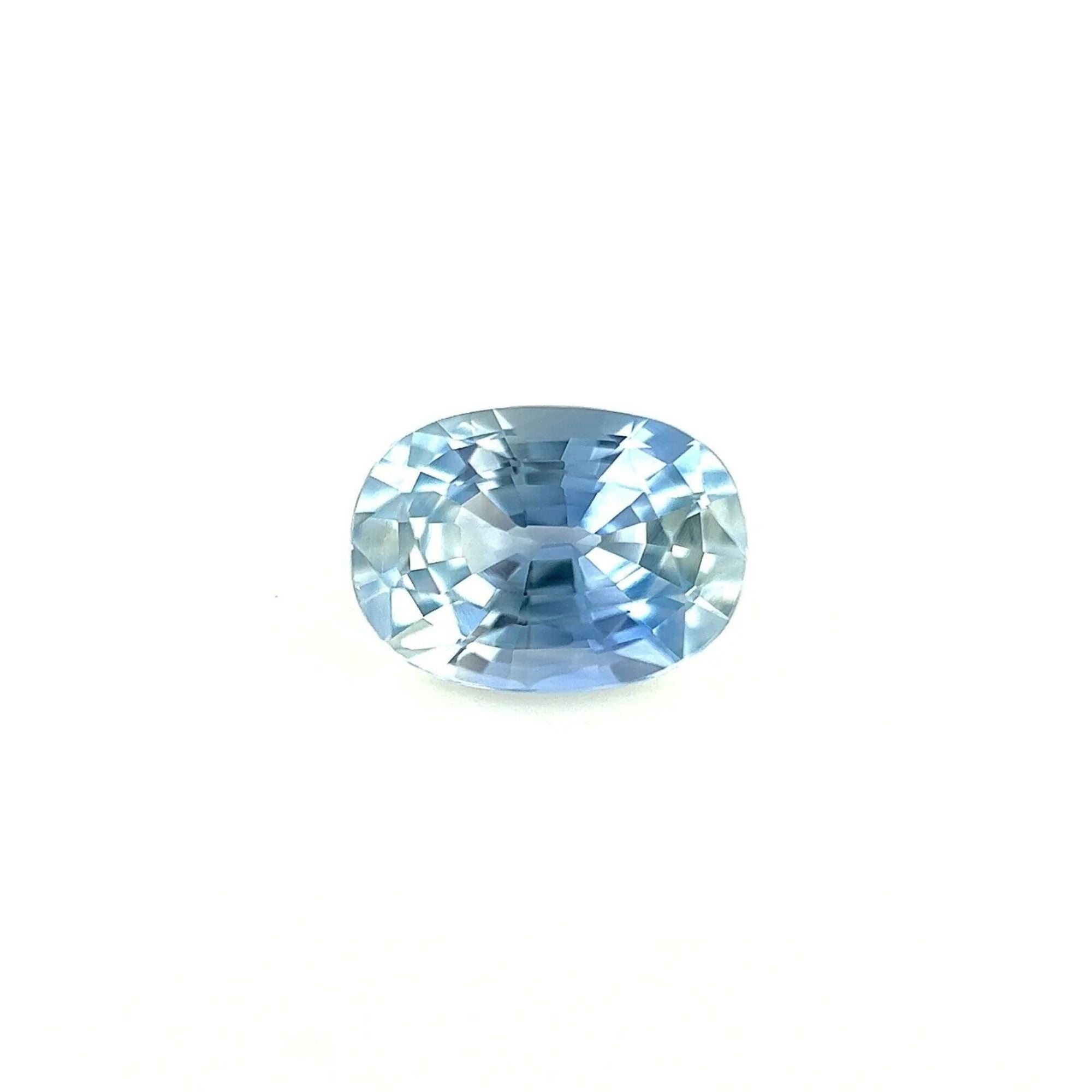 Saphir bleu clair de Ceylan taille ovale non serti de 1,13 carat, pierre précieuse rare de 7 x 5 mm VVS en vente