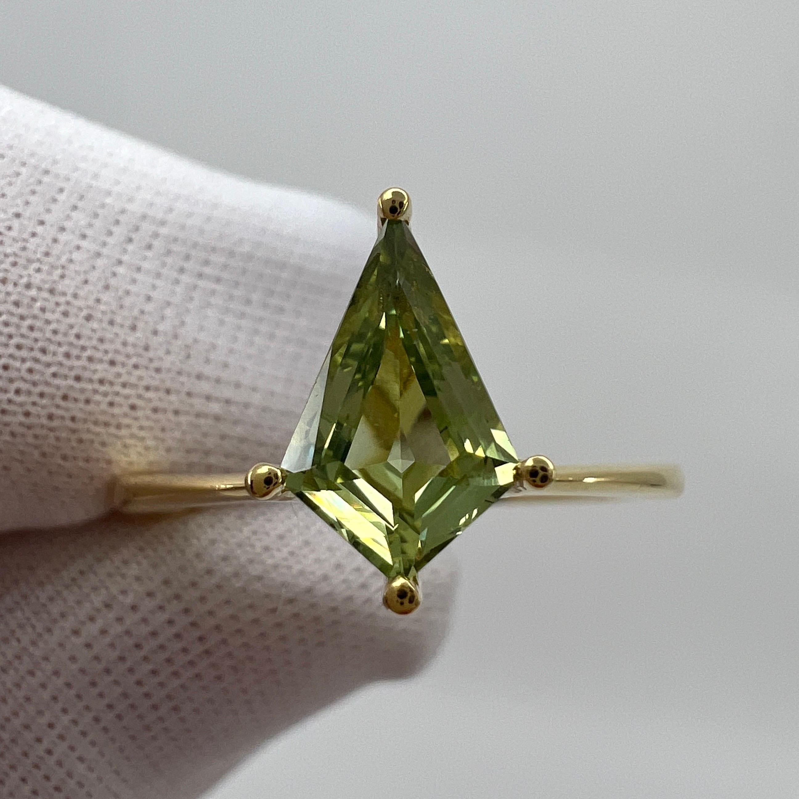 1.13ct Mint Green Sapphire Fancy Kite Cut 18k Yellow Gold Modern Solitaire Ring 3