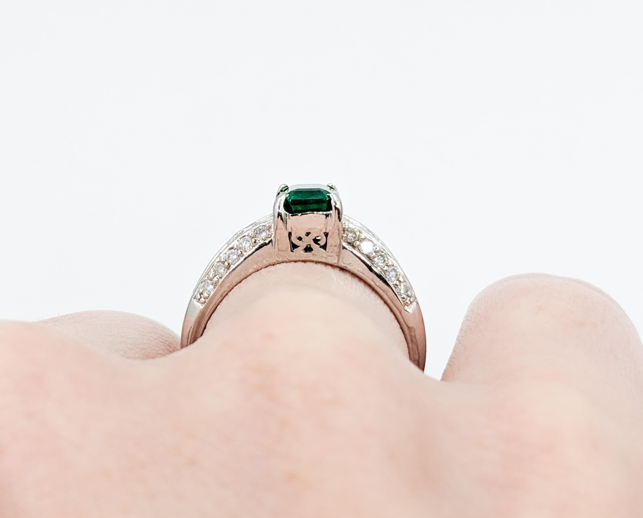 1.13ct Natural Emerald & Diamond Ring In Excellent Condition For Sale In Bloomington, MN