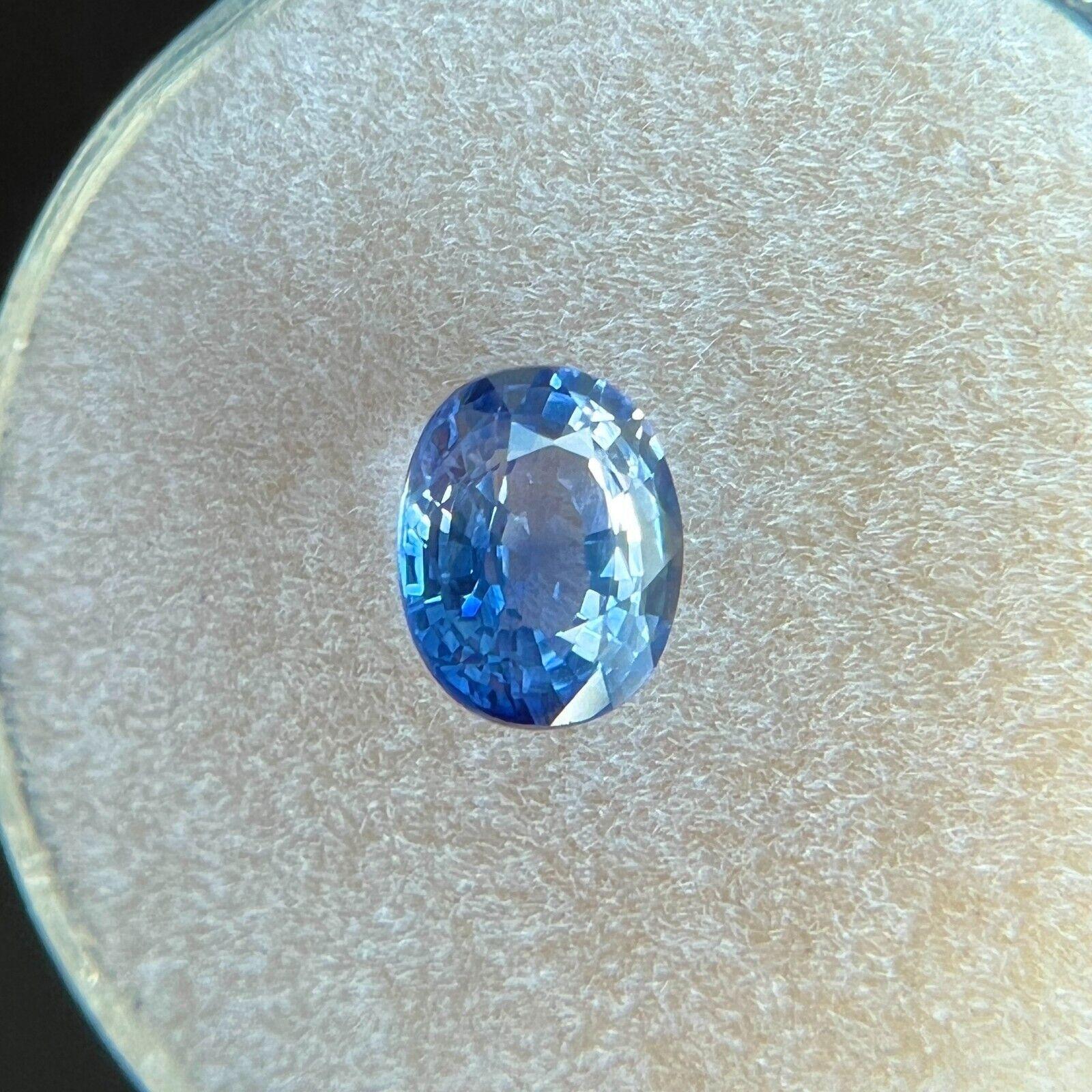 Taille ovale Saphir bleu violet de Ceylan taille ovale rare et unique de 1,13 carat en vente