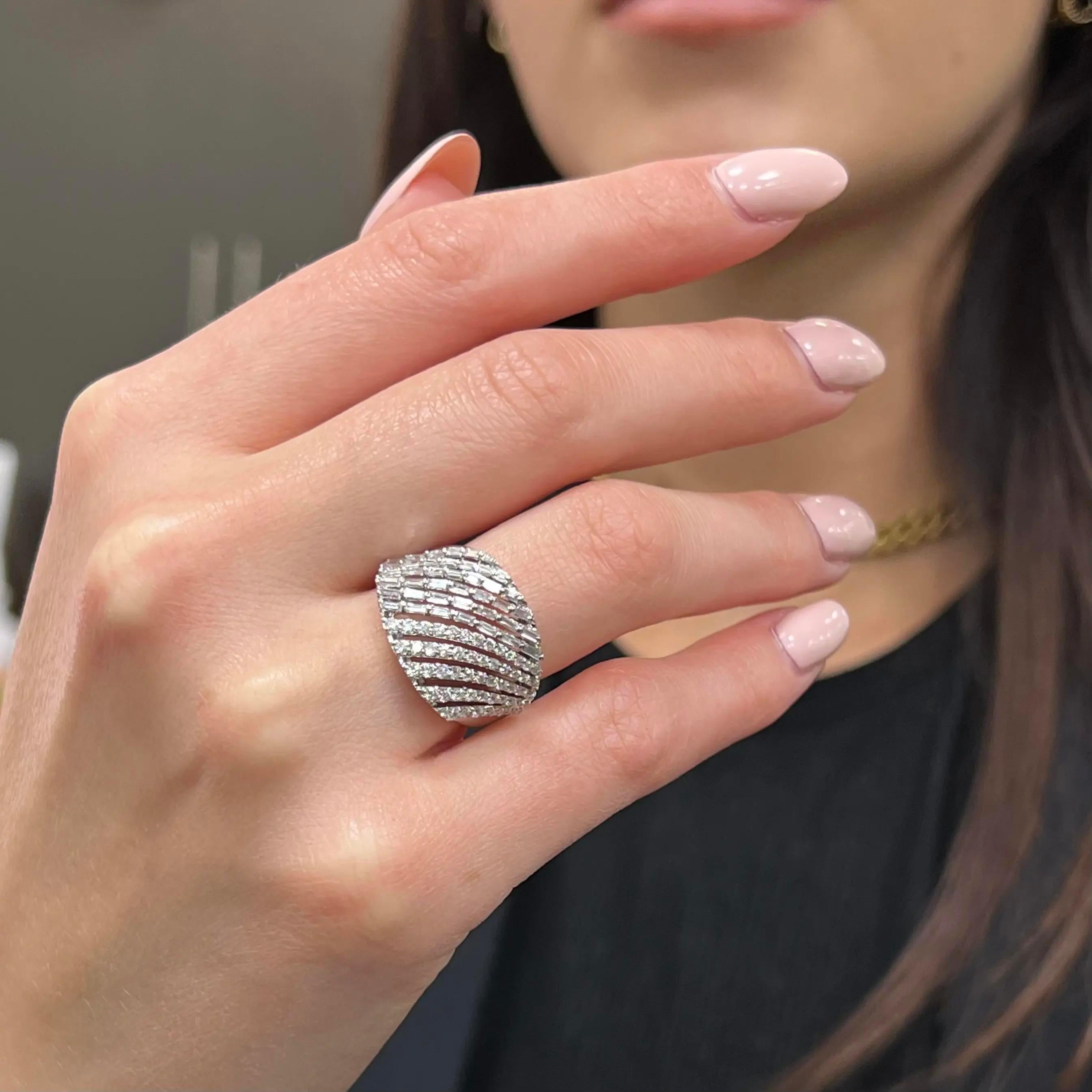 Women's 1.13Cttw Round And Baguette Cut Diamond Band Ring 18K White Gold Size 6.5 For Sale