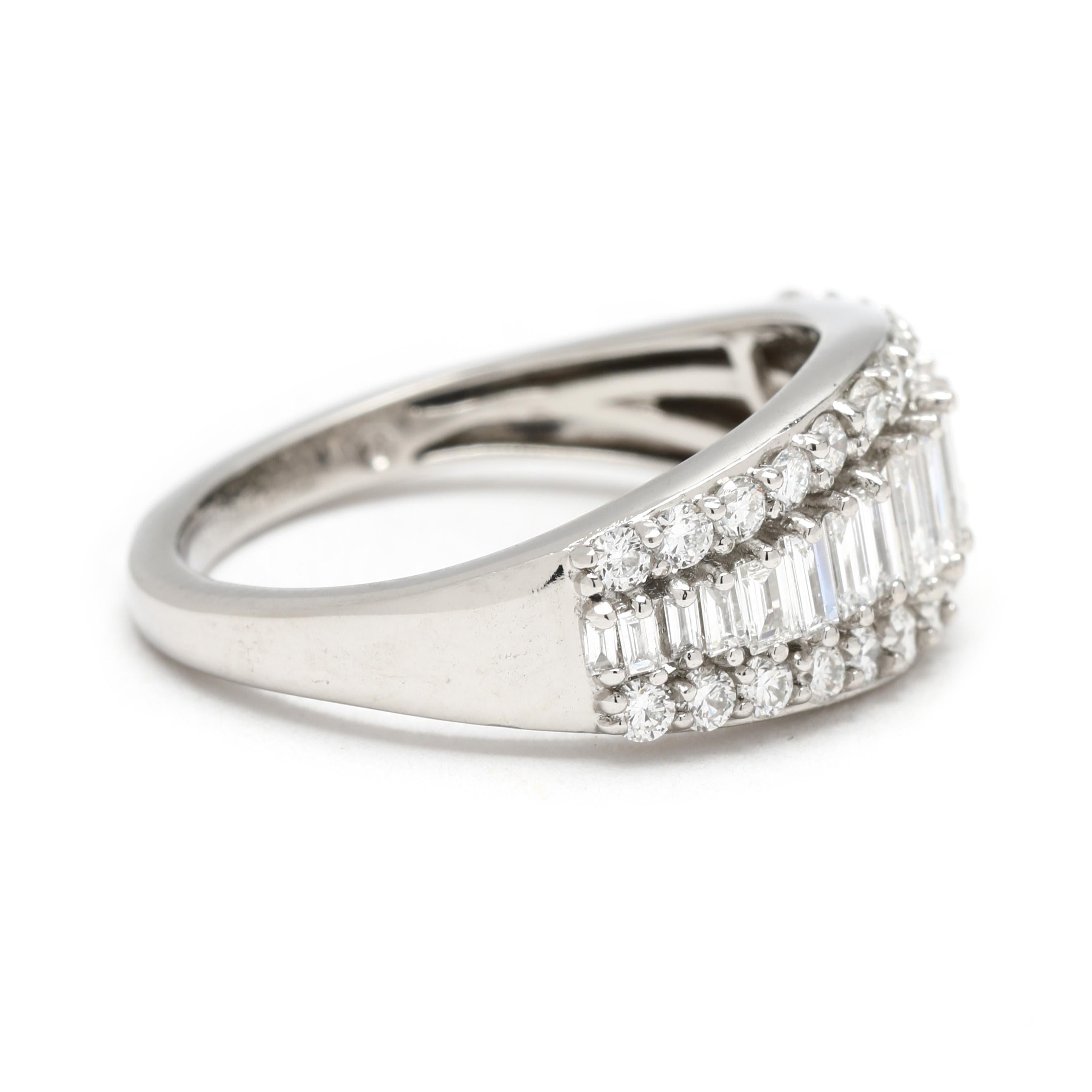 Pierres :
diamants
taille ronde brillante, 26 pierres
1,5 - 1,75 mm
environ .36 carats au total
taille baguette, 19 pierres
1.3 - 3.5 mm
environ 77 carats au total
Couleur F-G, clarté VS1-2

Taille de l'anneau 6

Hauteur du doigt : 4 mm

Largeur :