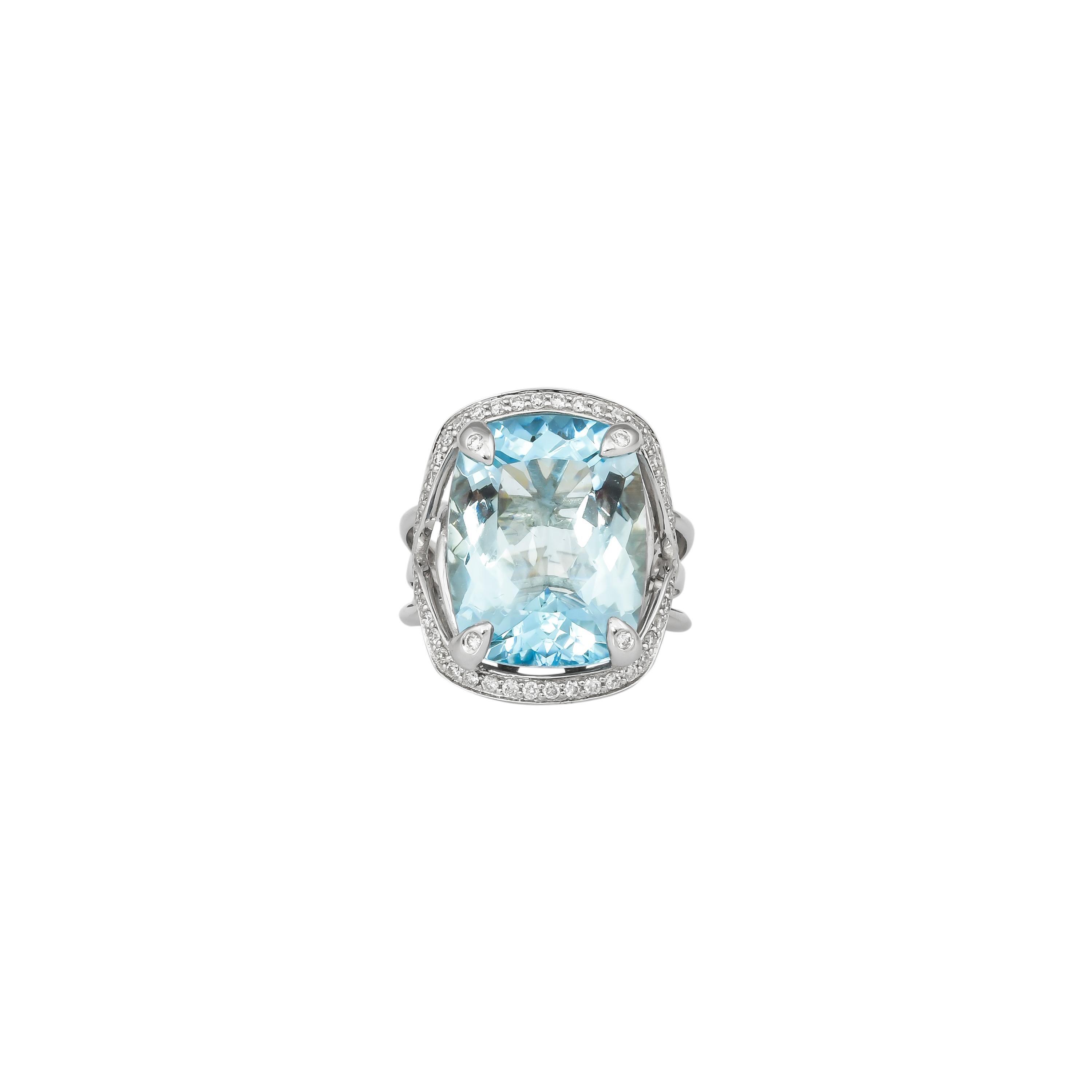 Contemporary 11.4 Carat Aquamarine and Diamond Ring in 18 Karat White Gold For Sale