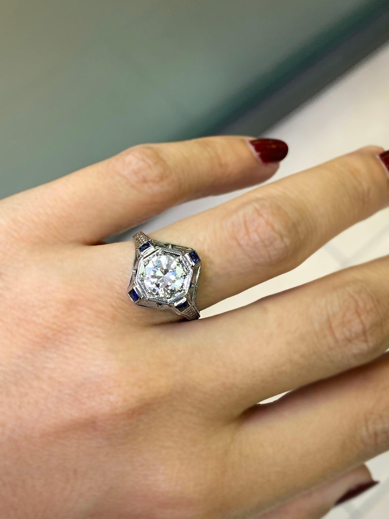 1.14 Carat Diamond 18 Carat White Gold Deco Target Engagement Ring, Circa 1930's For Sale 2
