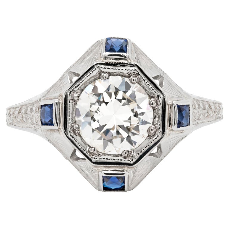 1.14 Carat Diamond 18 Carat White Gold Deco Target Engagement Ring, Circa 1930's For Sale
