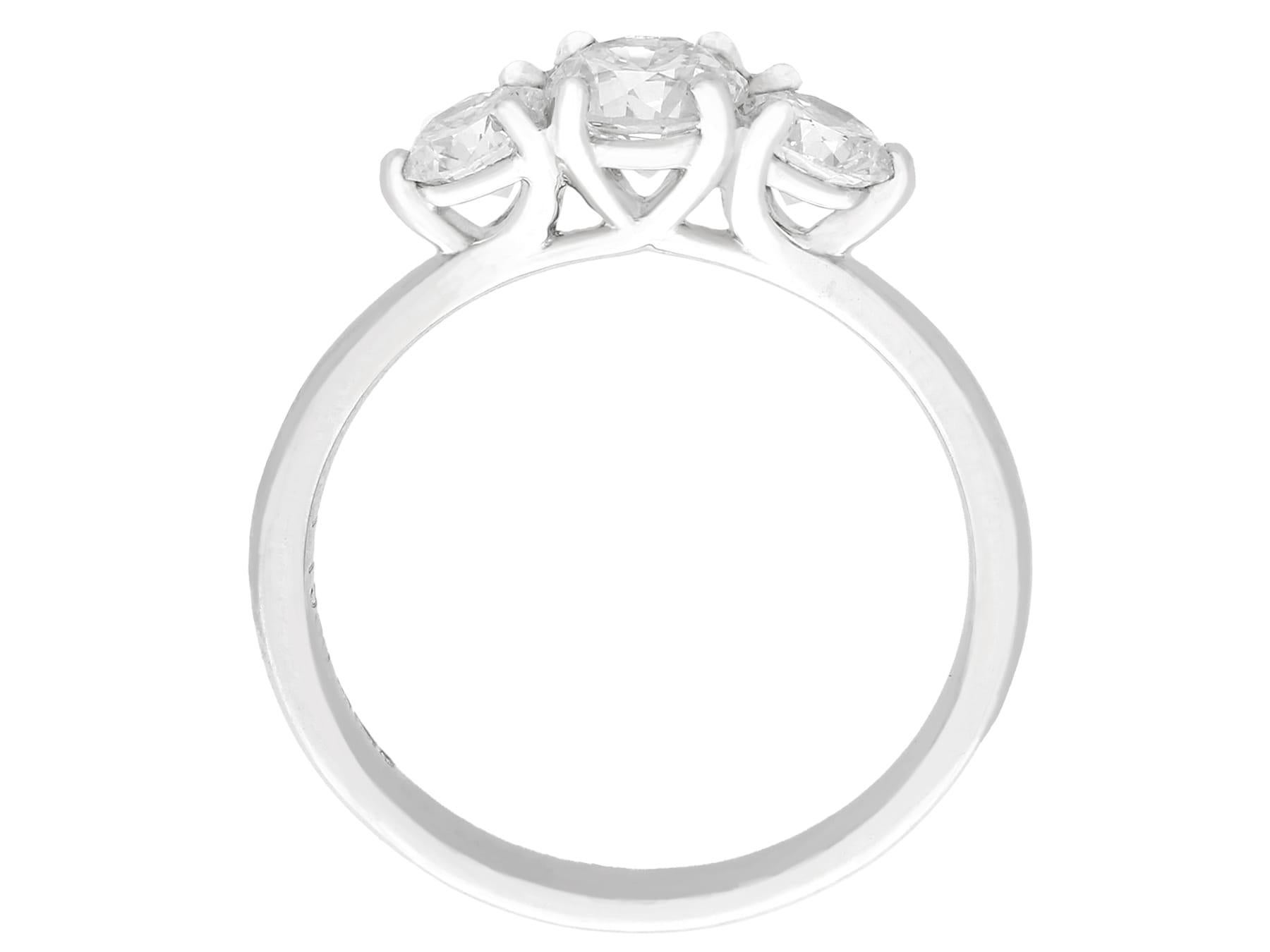 Trilogie-Ring aus Platin mit 1,14 Karat Diamant und zeitgenössischem 1,14 Karat Damen im Angebot