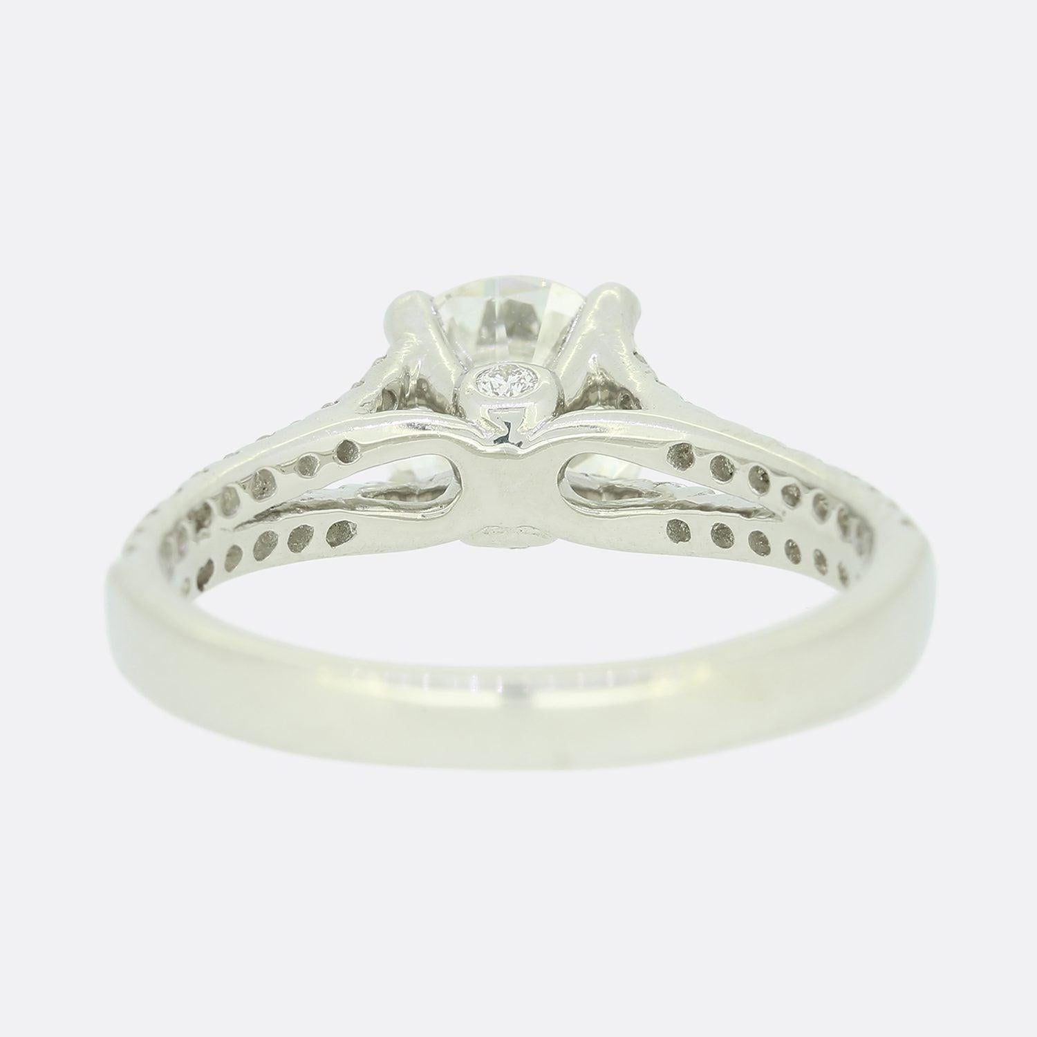 1.14 Carat Diamond Split Shoulders Solitaire Engagement Ring In Excellent Condition For Sale In London, GB