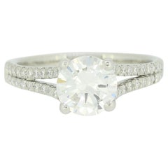 Anillo de compromiso solitario con hombros divididos y diamantes de 1,14 quilates