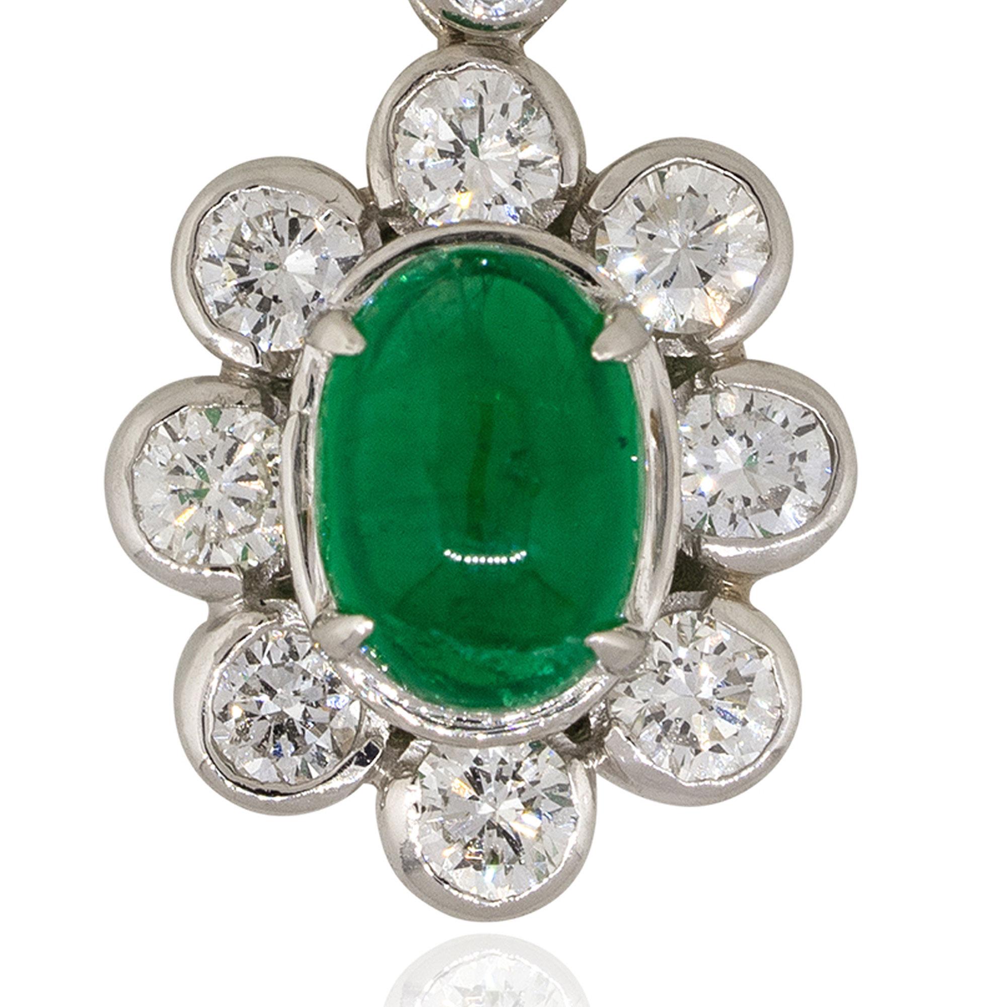 Pendentif fleur en platine avec émeraude cabochon de 1,14 carat et diamants en vente 2