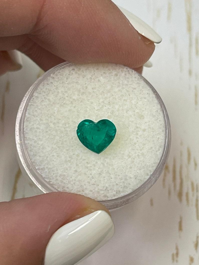 1.14 Karat kolumbianischer Smaragd im Herzschliff  Tiefgrüner loser natürlicher Edelstein im Zustand „Neu“ im Angebot in Jupiter, FL