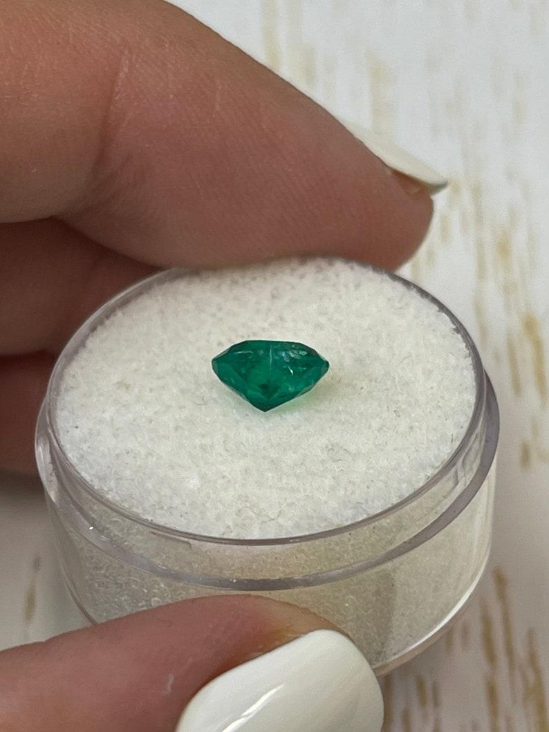 1.14 Karat kolumbianischer Smaragd im Herzschliff  Tiefgrüner loser natürlicher Edelstein Damen im Angebot