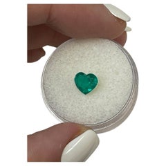 Émeraude colombienne de 1.14 carats taillée en cœur  Pierre précieuse naturelle vert profond