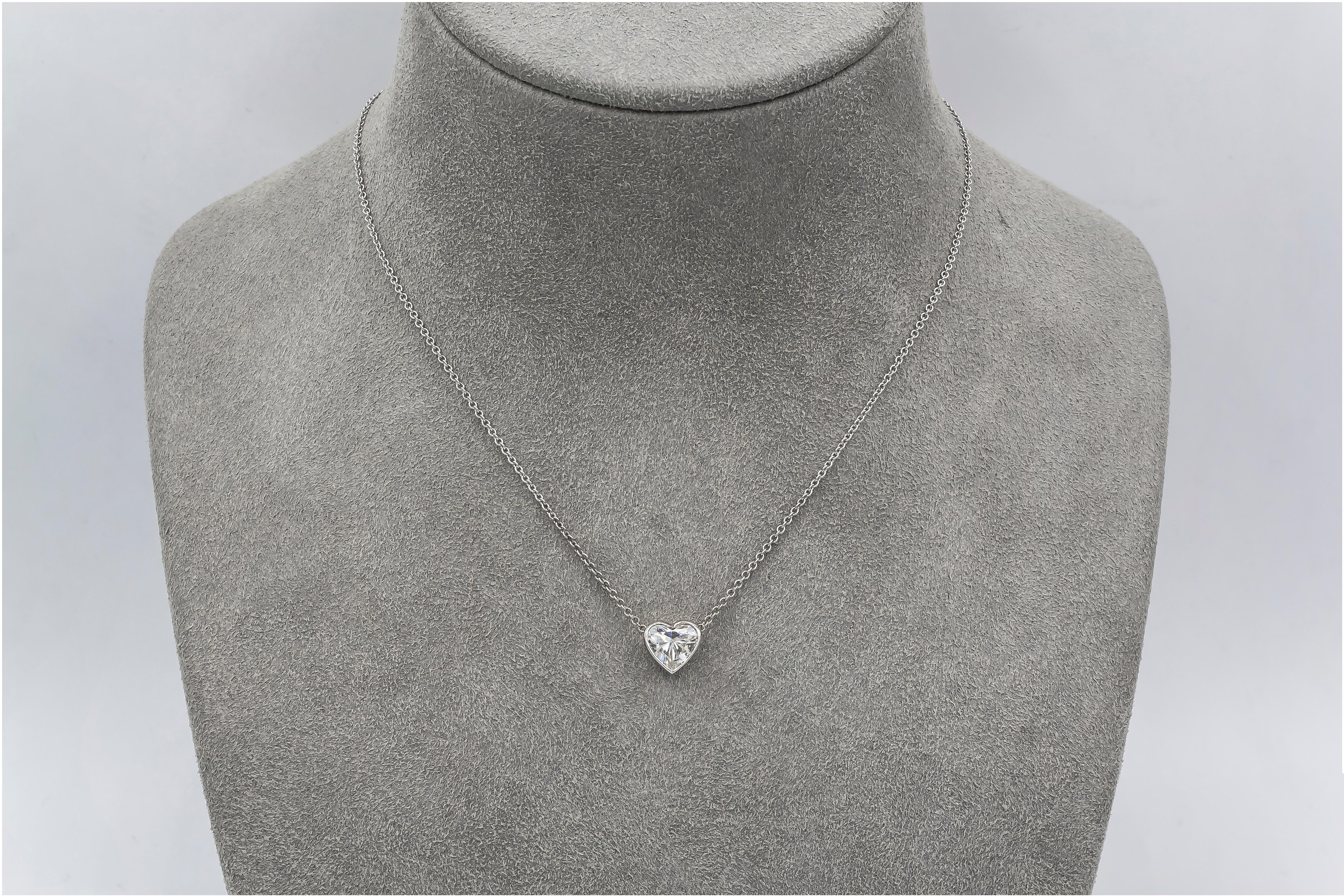 Taille cœur Roman Malakov, collier pendentif solitaire en forme de cœur de 1,14 carat en vente