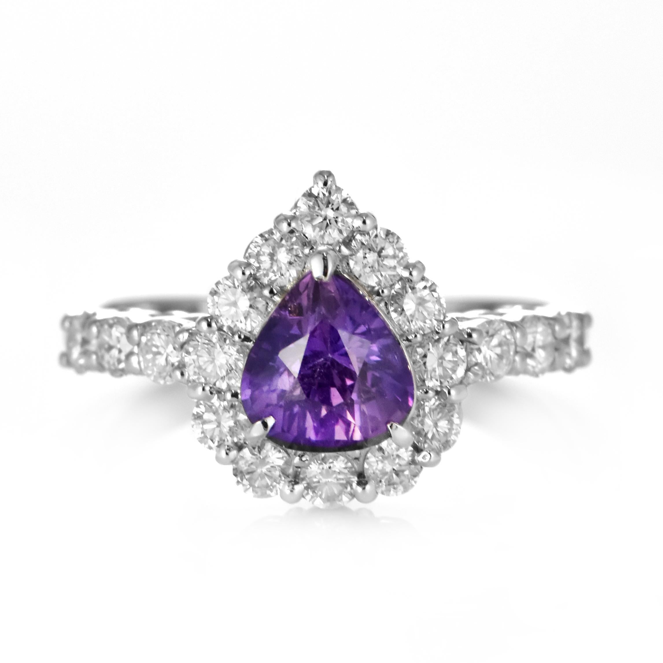 Ein wunderschöner Ring mit einem 1,14 Karat natürlichen, unerhitzten lila Saphir und 0,69 Karat Diamanten in Platin gefasst. Saphire haben eine außergewöhnliche Haltbarkeit - sie zeichnen sich durch Härte, Zähigkeit und Beständigkeit aus, was sie zu