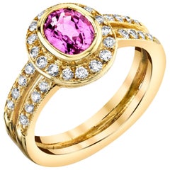 Verlobungsring aus 18 Karat Gold mit 1,14 Karat rosa Saphir und Diamant-Halo