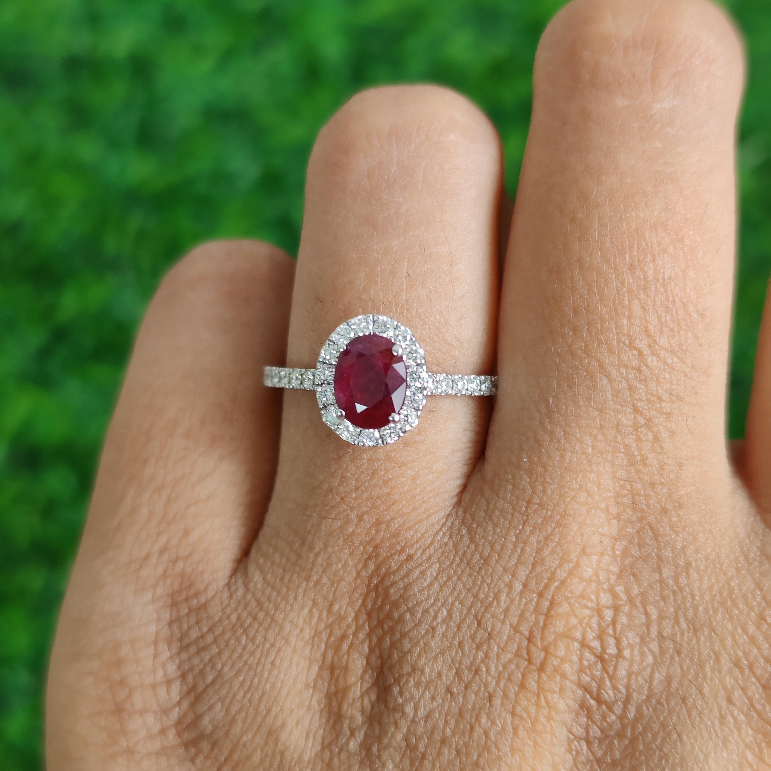 Christmas Special 1,14 Karat Taubenblut-Mosambik-Rubinring aus 14K Weißgold (Ovalschliff)