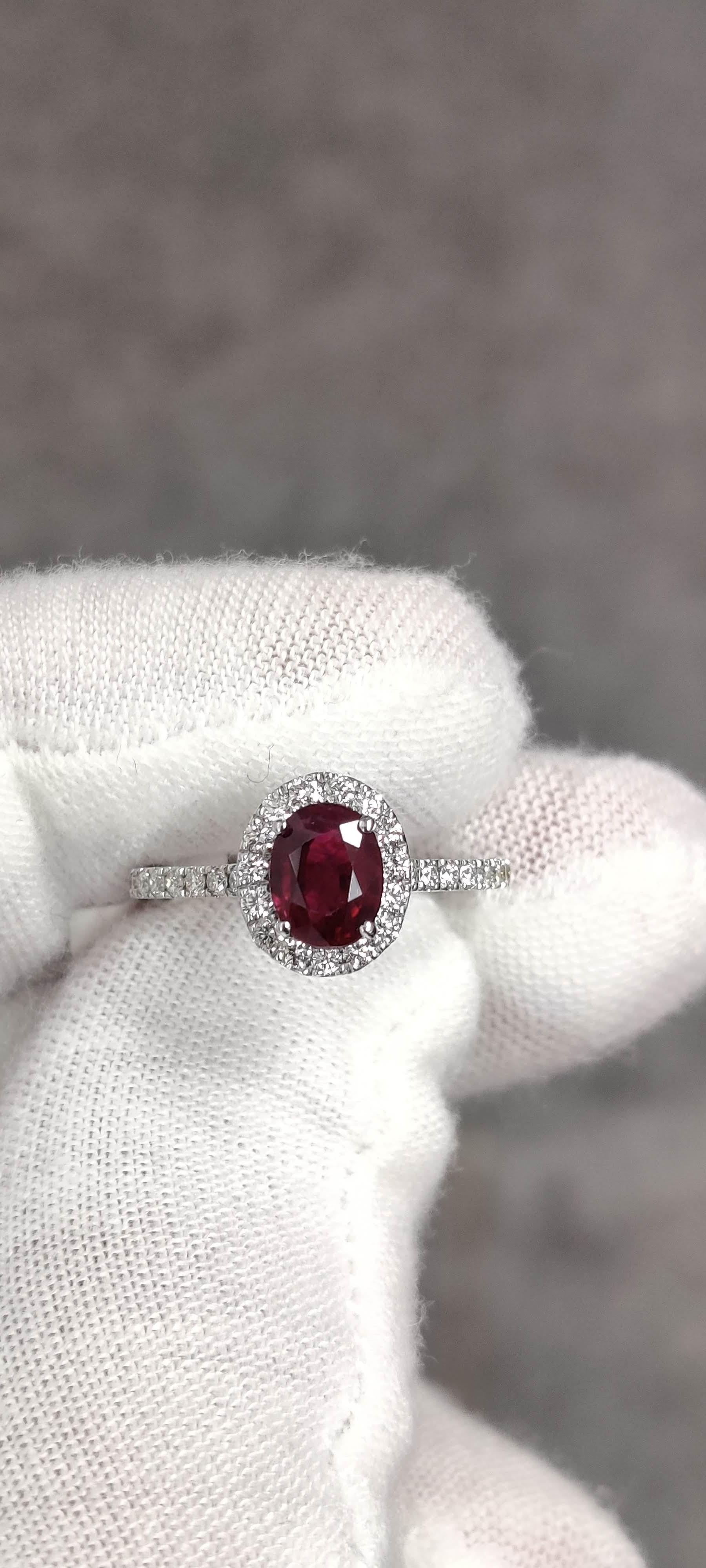 Christmas Special 1,14 Karat Taubenblut-Mosambik-Rubinring aus 14K Weißgold 2