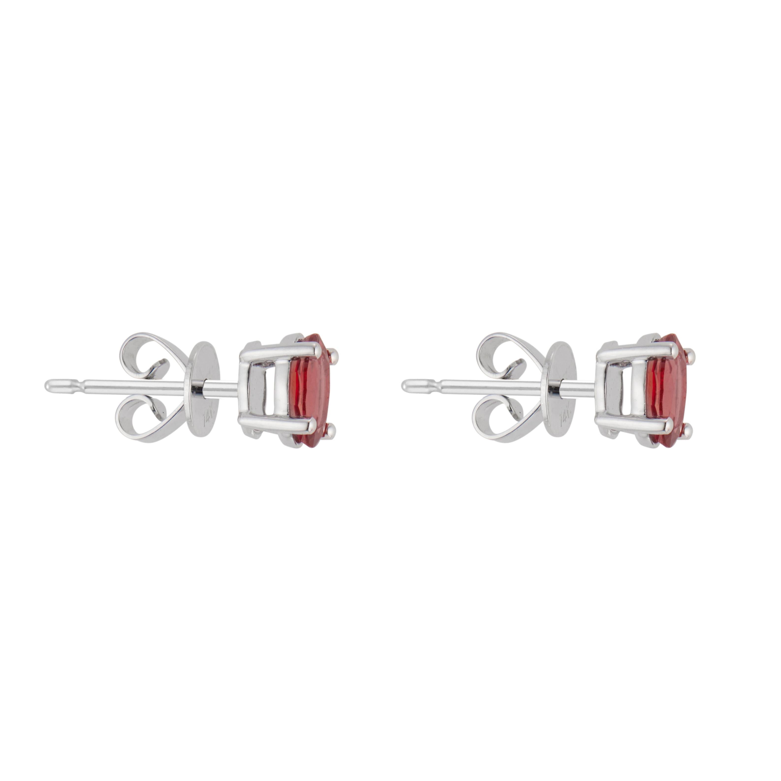 1.14 Carat Red Orange Sapphire White Gold Stud Earrings In Excellent Condition For Sale In Stamford, CT