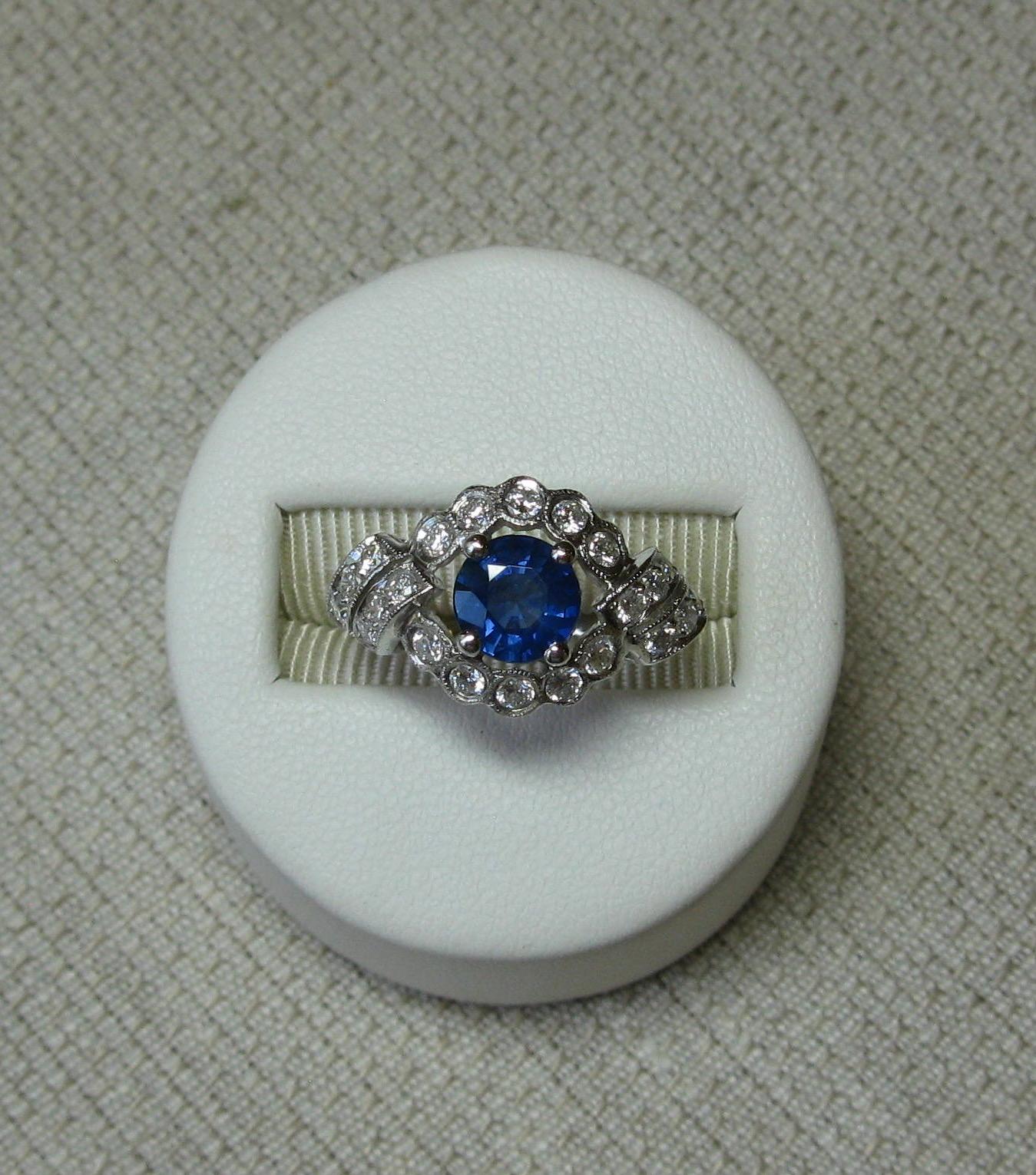 1.14 Carat Sapphire 22 Diamond Platinum Wedding Engagement Ring UGL Certified For Sale 5