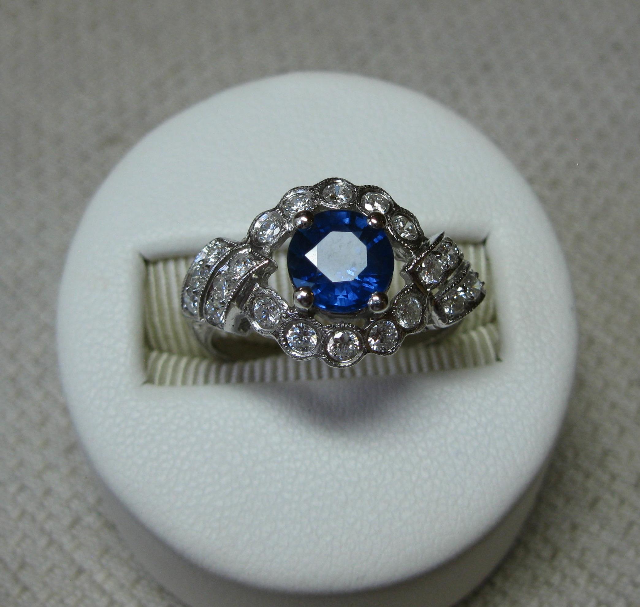Contemporary 1.14 Carat Sapphire 22 Diamond Platinum Wedding Engagement Ring UGL Certified For Sale