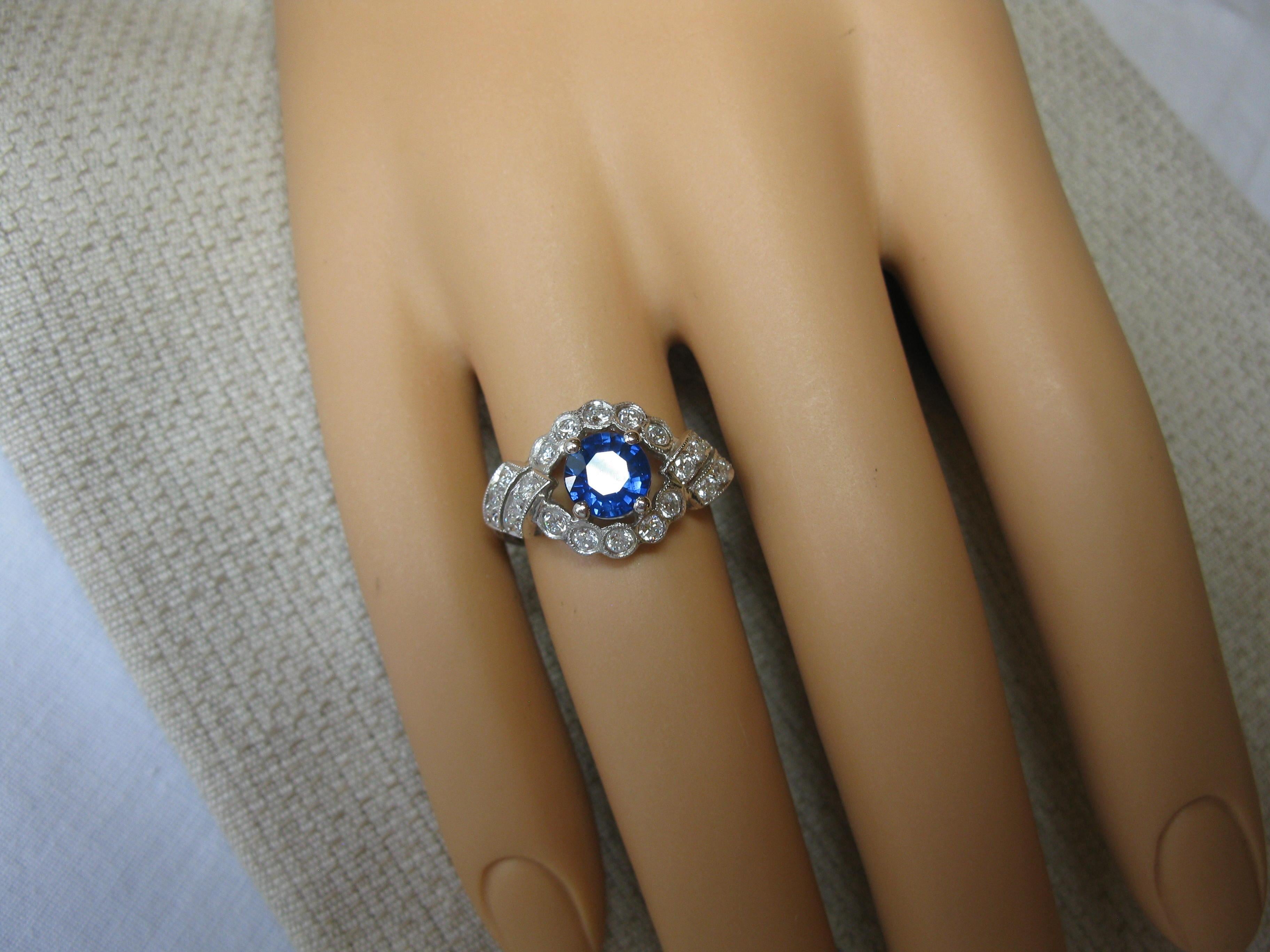 1.14 Carat Sapphire 22 Diamond Platinum Wedding Engagement Ring UGL Certified In Excellent Condition For Sale In New York, NY