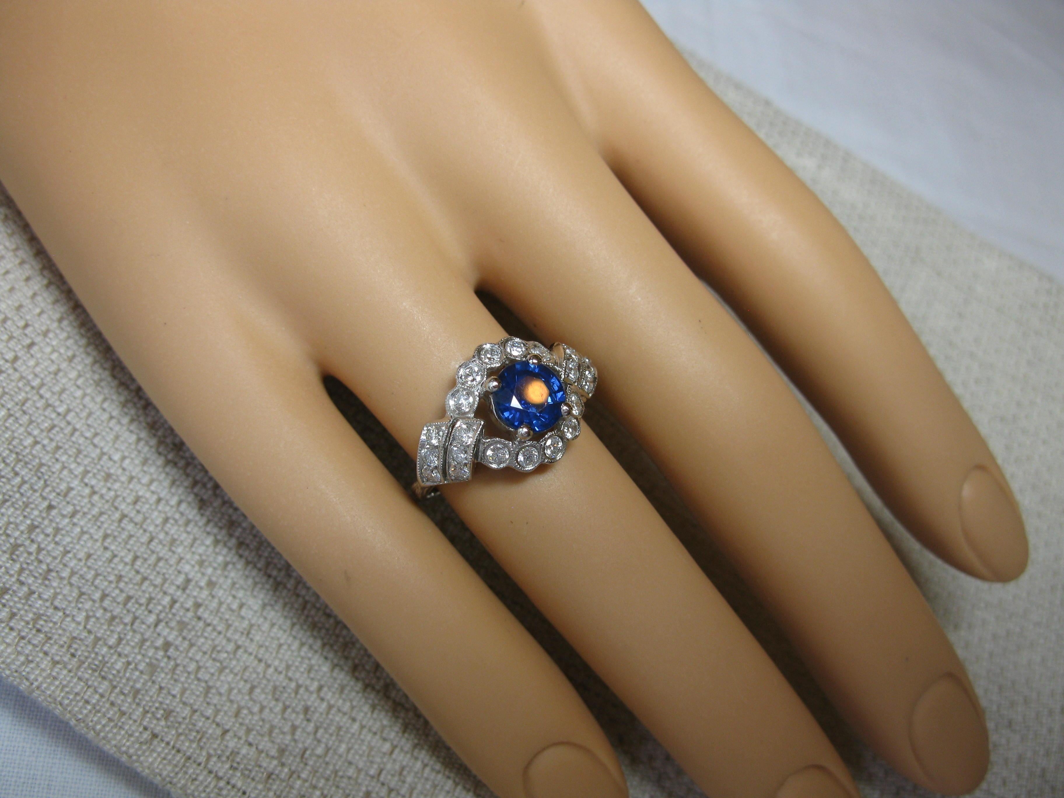 Women's 1.14 Carat Sapphire 22 Diamond Platinum Wedding Engagement Ring UGL Certified For Sale