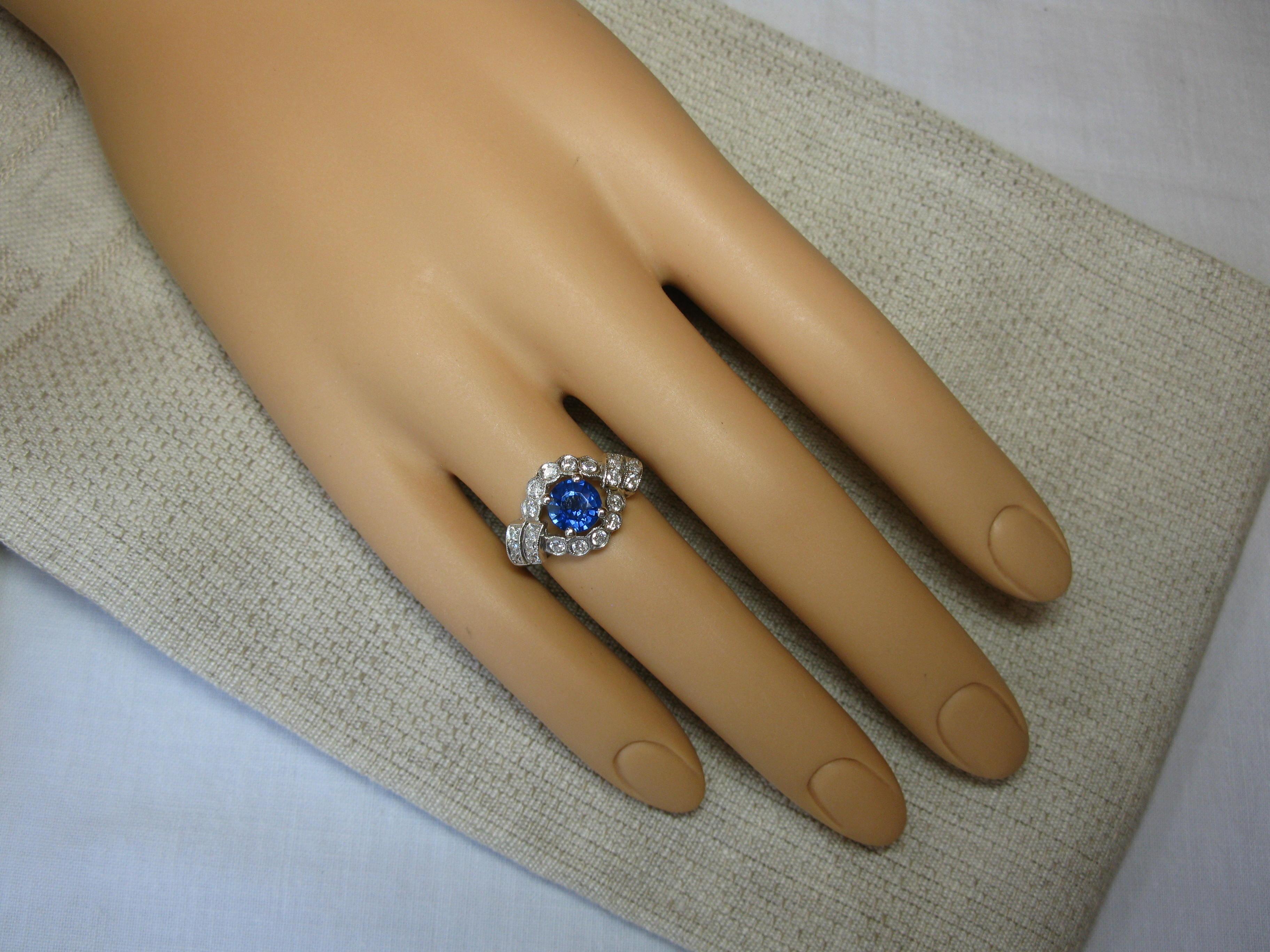 1.14 Carat Sapphire 22 Diamond Platinum Wedding Engagement Ring UGL Certified For Sale 2