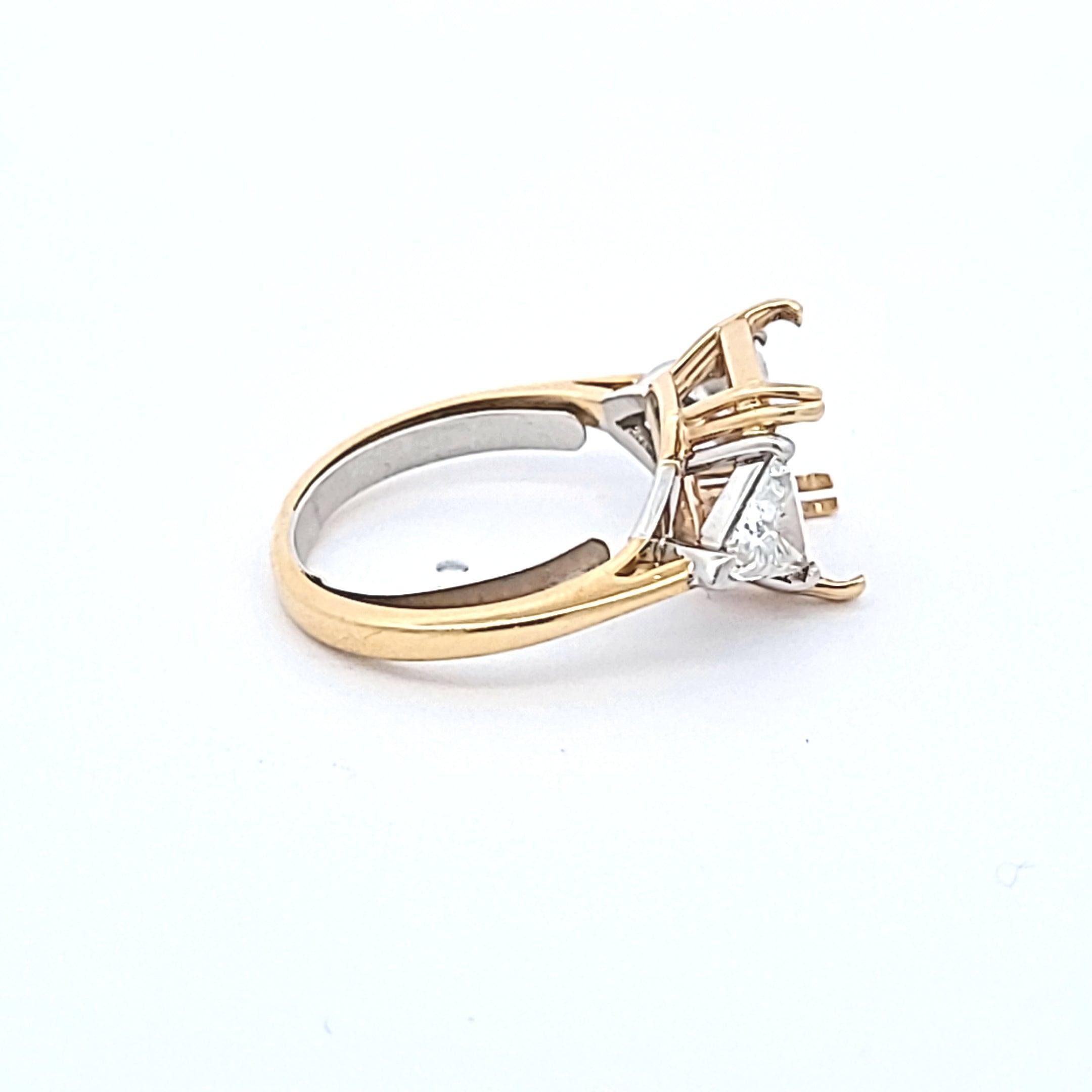 Anello semi-montato in oro bicolore da 1,14 carati a forma triangolare I SI1 con diamante da 14 carati in vendita 1