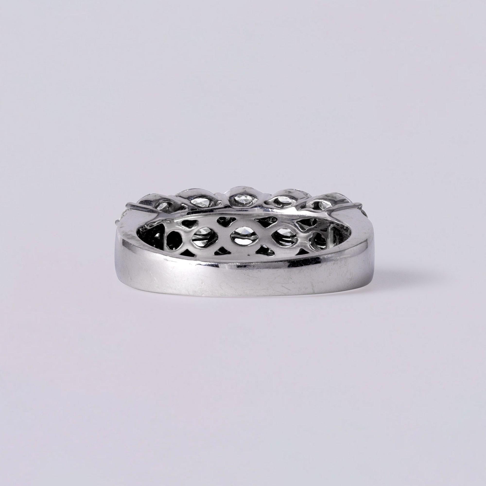Anello da 1,14 carati con 3 file di diamanti Marquise e Brilliante Rotondo in oro bianco 14K in vendita 1