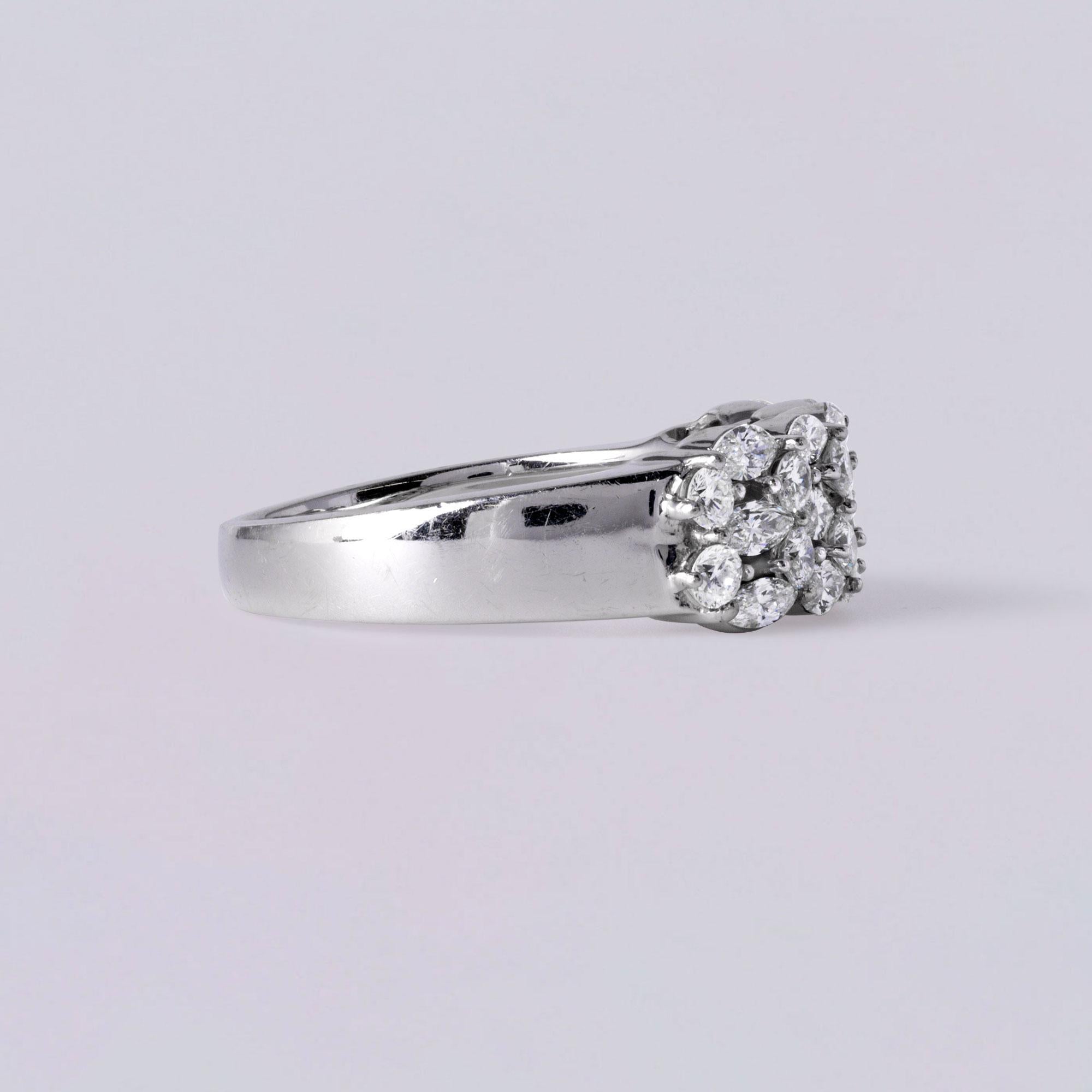 Anello da 1,14 carati con 3 file di diamanti Marquise e Brilliante Rotondo in oro bianco 14K in vendita 2