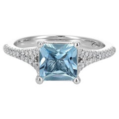 Gema Aguamarina Azul Natural 1,14 cts en Anillo de Oro Blanco de 14K con Diamantes