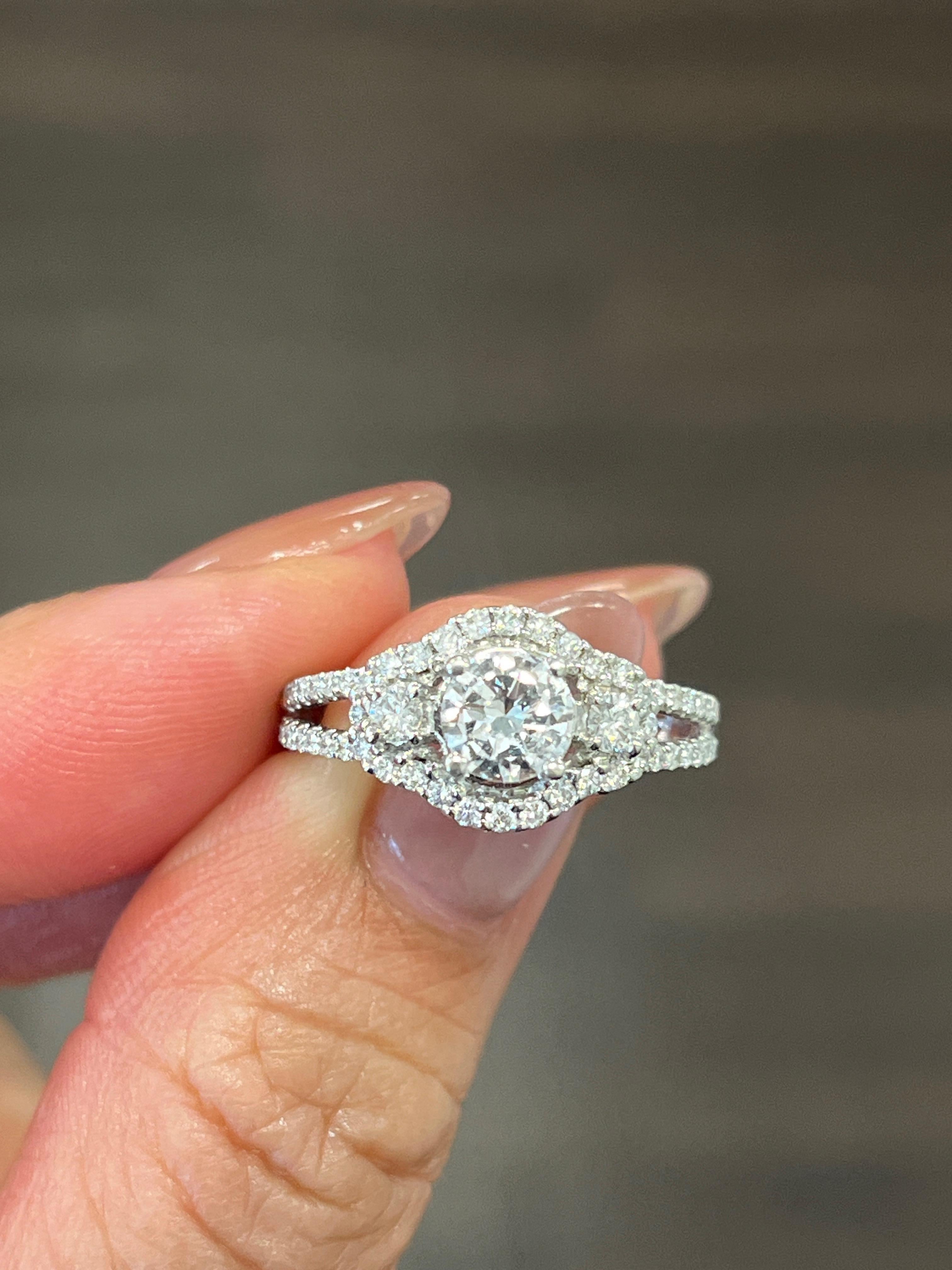 Round Cut 1.06 ct Diamond Ring For Sale