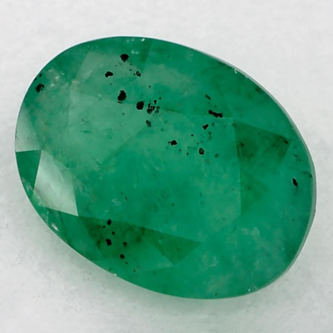 Con una vibrante tonalità di colore verde, la pietra natale di maggio è un simbolo della rinnovata crescita primaverile.
 
Esplora la vivace collezione di smeraldi, rubini e zaffiri nel nostro negozio, disponibili come gemme sciolte e abbinabili