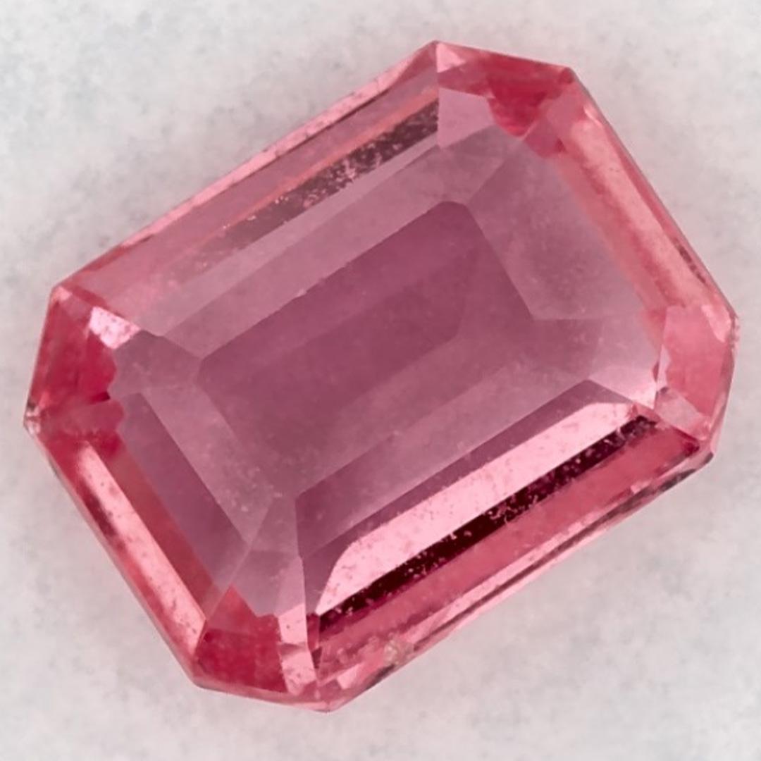 Pierre de naissance très précieuse du mois de septembre, d'une couleur rose ravissante. On pense qu'ils apportent chance et fortune dans la vie.

Explorez la vibrante collection d'émeraudes, de rubis et de saphirs de notre magasin, disponibles sous