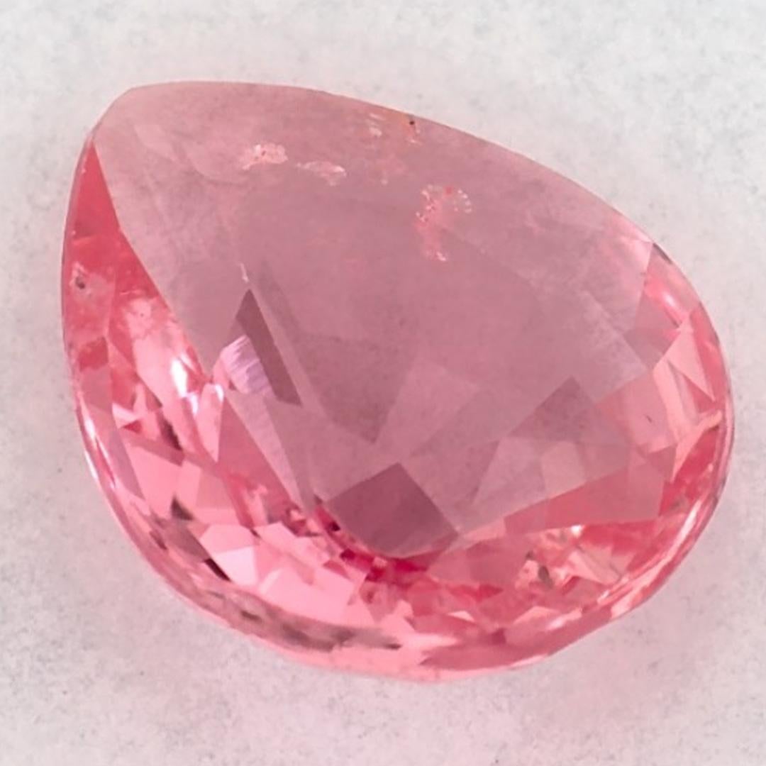This natural pink sapphire offers elegance and sophistication. With its rich color saturation and precise cutting, it is the perfect centerpiece for an engagement ring or luxury jewelry design.

This sapphire originates from Sri Lanka (Ceylon),