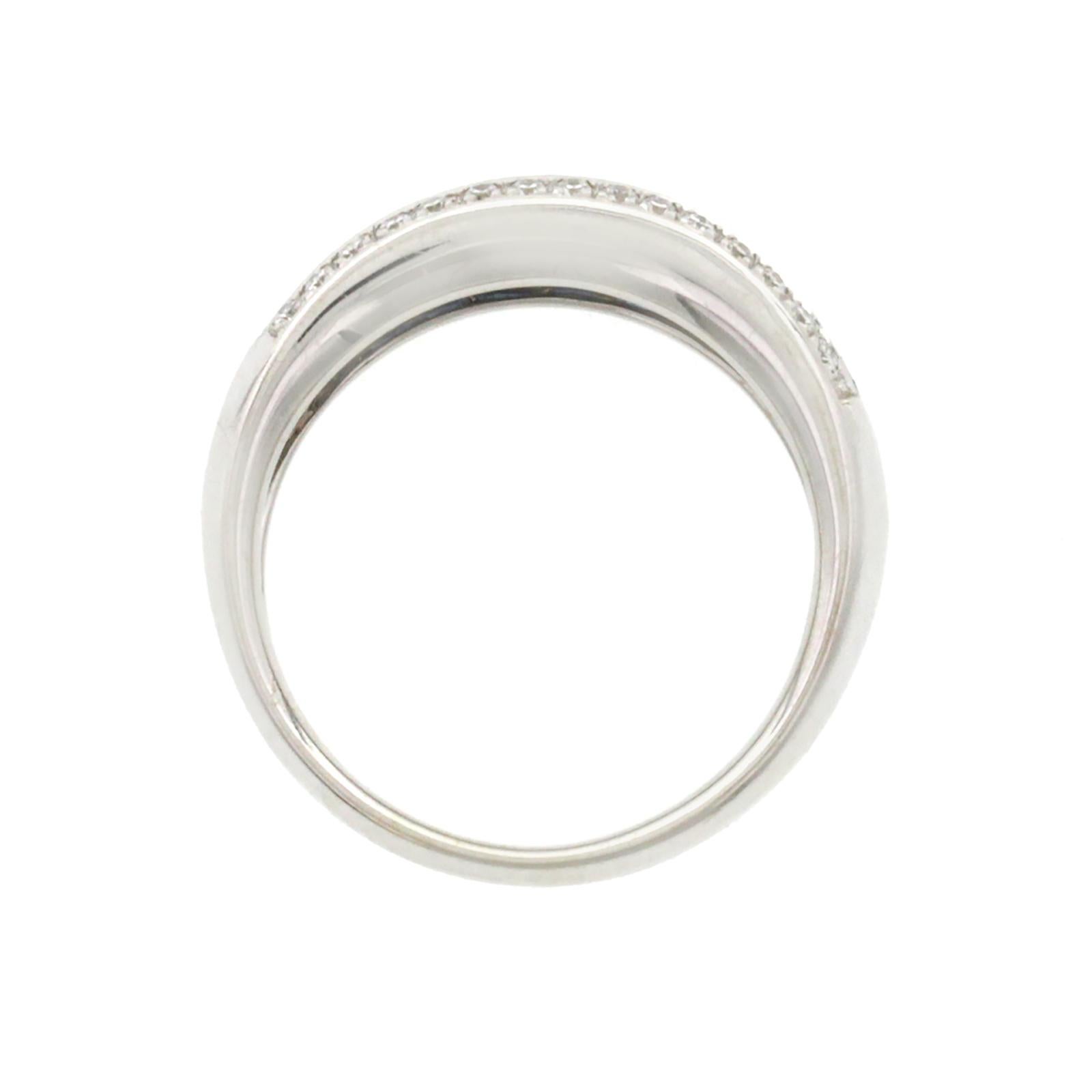 1,14 Karat Saphire und 0,30 Karat Diamanten 18 Karat Gold Ehering im Angebot 2