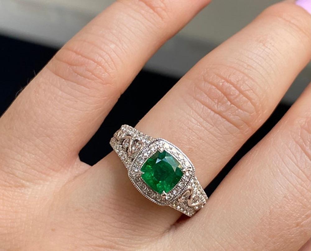 1.14 CTS Emerald Cushion Ring In New Condition For Sale In New York, NY