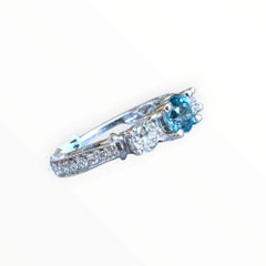 1,14 Karat natürlicher blauer Zirkon und Diamant – Dreistein-Ring aus 14-karätigem Weißgold