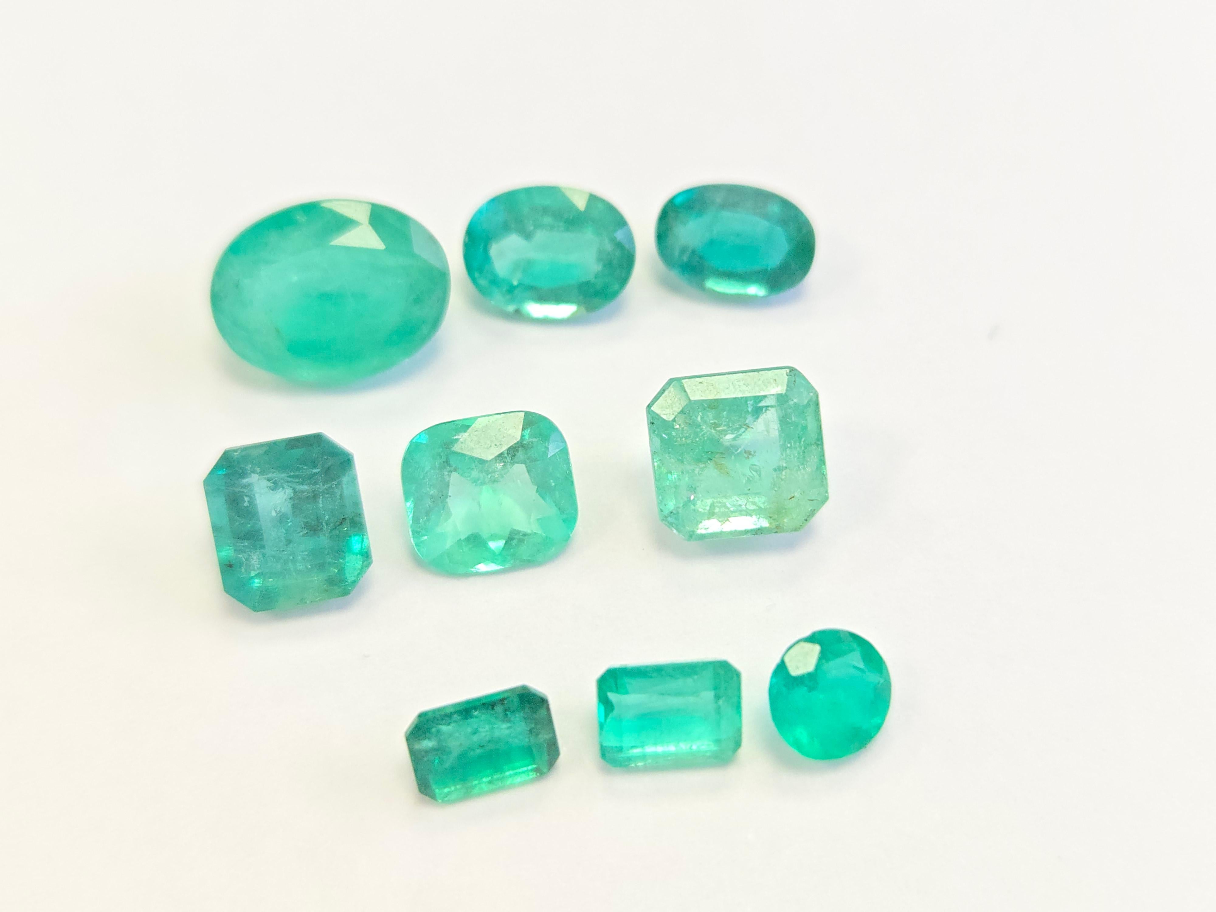 Oval Cut 11.40 Carat Mixed Shape Natural Colombian Loose Emeralds For Sale