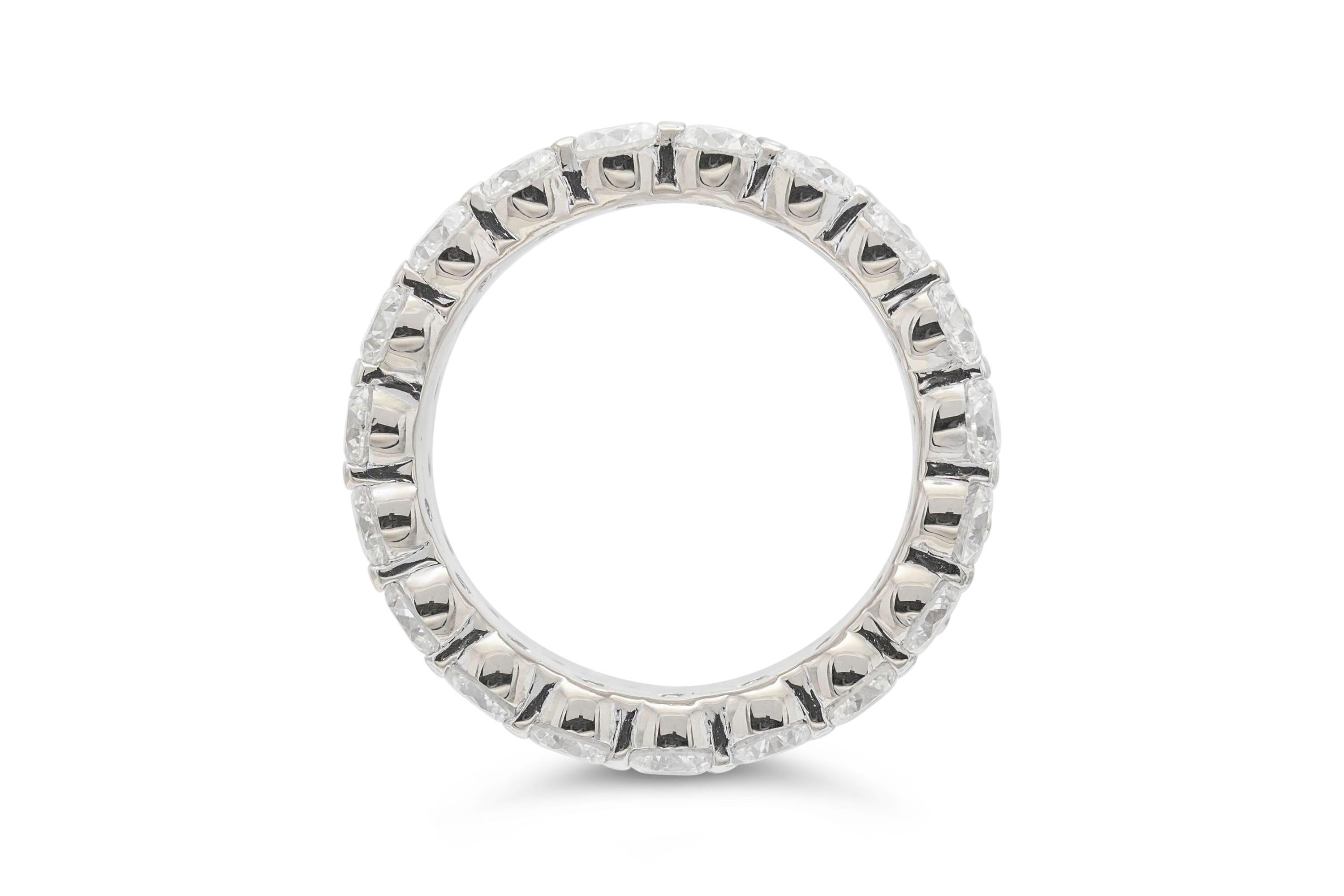 11.40 Carat Round Diamonds Wide Band In Good Condition For Sale In New York, NY