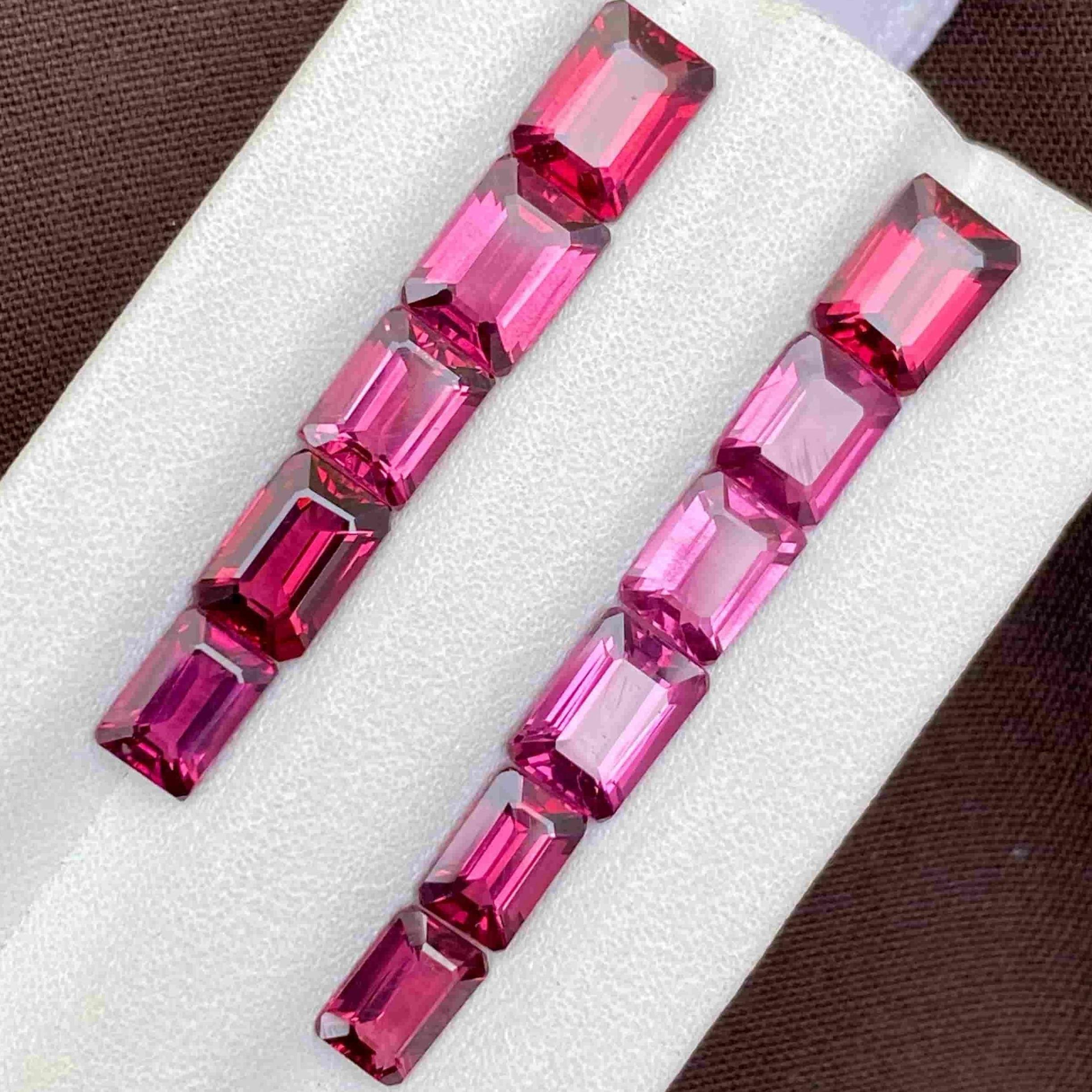 Gemstone Type Pink Rhodolite Garnet Lot
Weight 11.40 carats
Weight 1.25 carats
Clarity SI to Eye Clean
Origin Africa
Treatment None




Indulge in the enchanting allure of this Pink Rhodolite Garnet lot, a captivating collection of natural gemstones