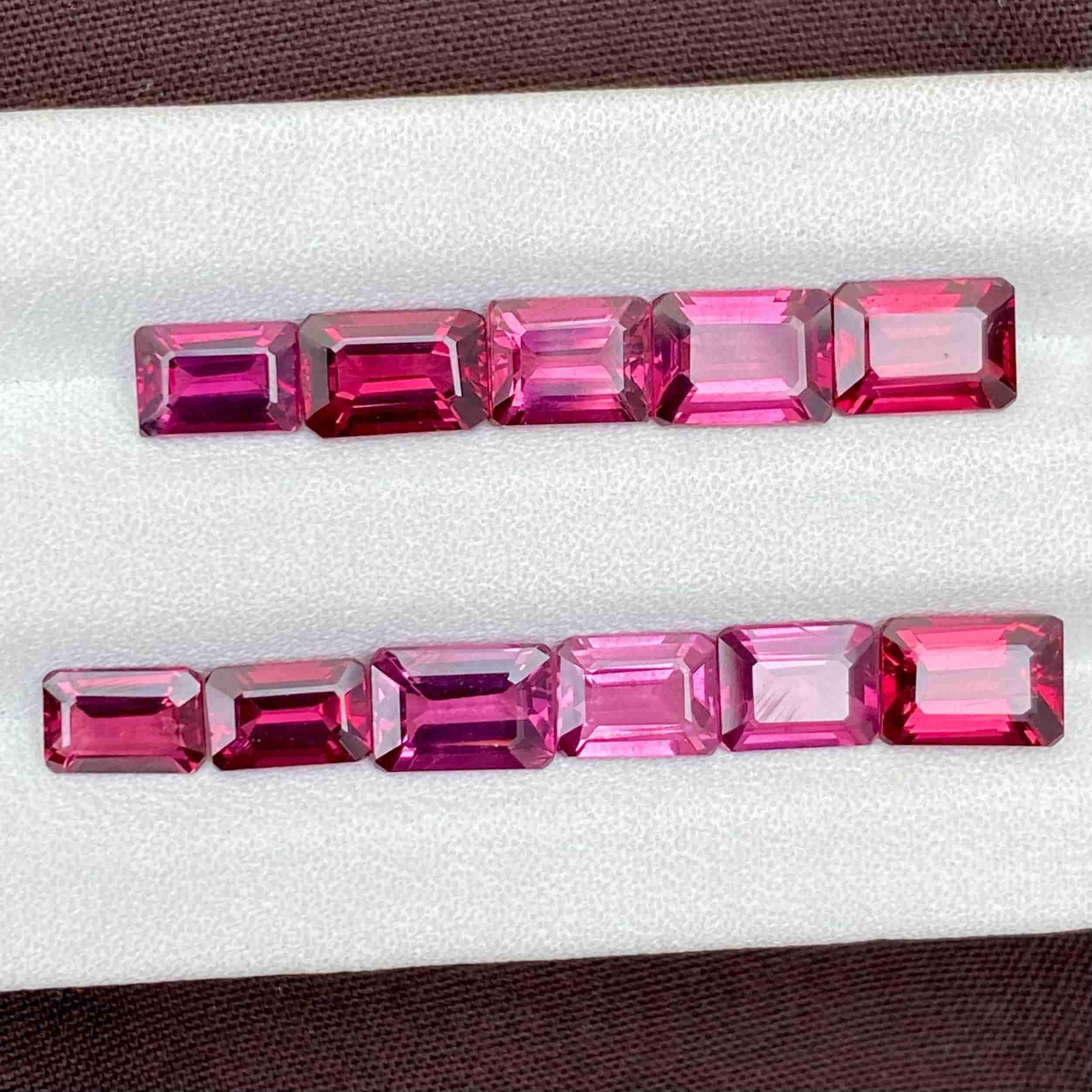 Modern 11.40 Carats Pink Rhodolite Garnet Lot Natural Gemstones From Africa For Sale