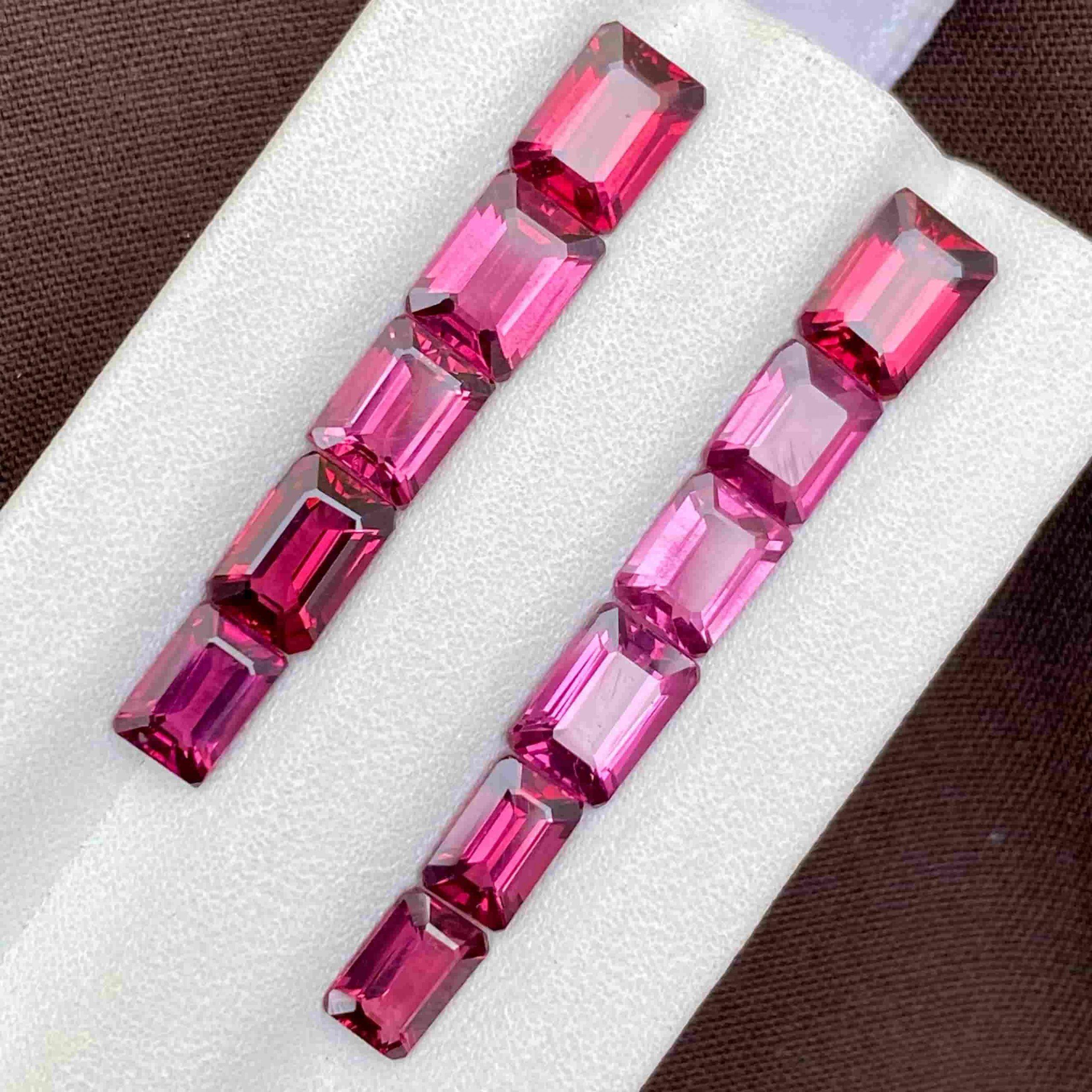 11.40 Carats Pink Rhodolite Garnet Lot Natural Gemstones From Africa In New Condition For Sale In Bangkok, TH