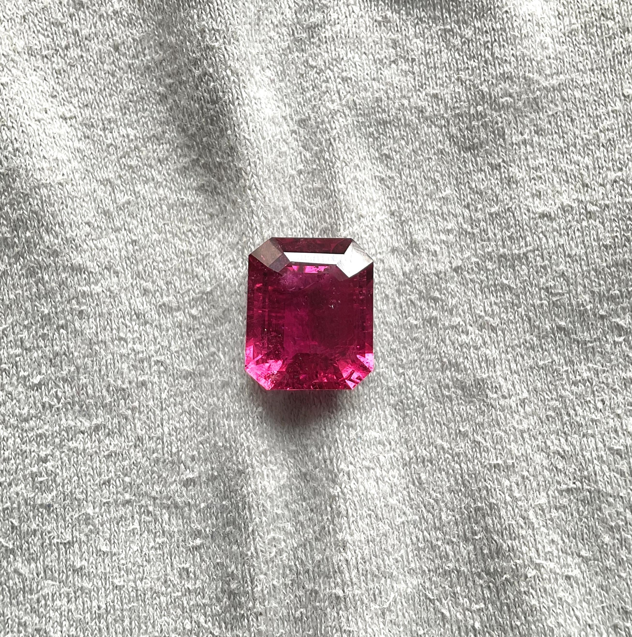 Contemporary 11.40 Carats Rubellite Tourmaline Octagon Cut Stone For Fine Jewelry Natural gem For Sale