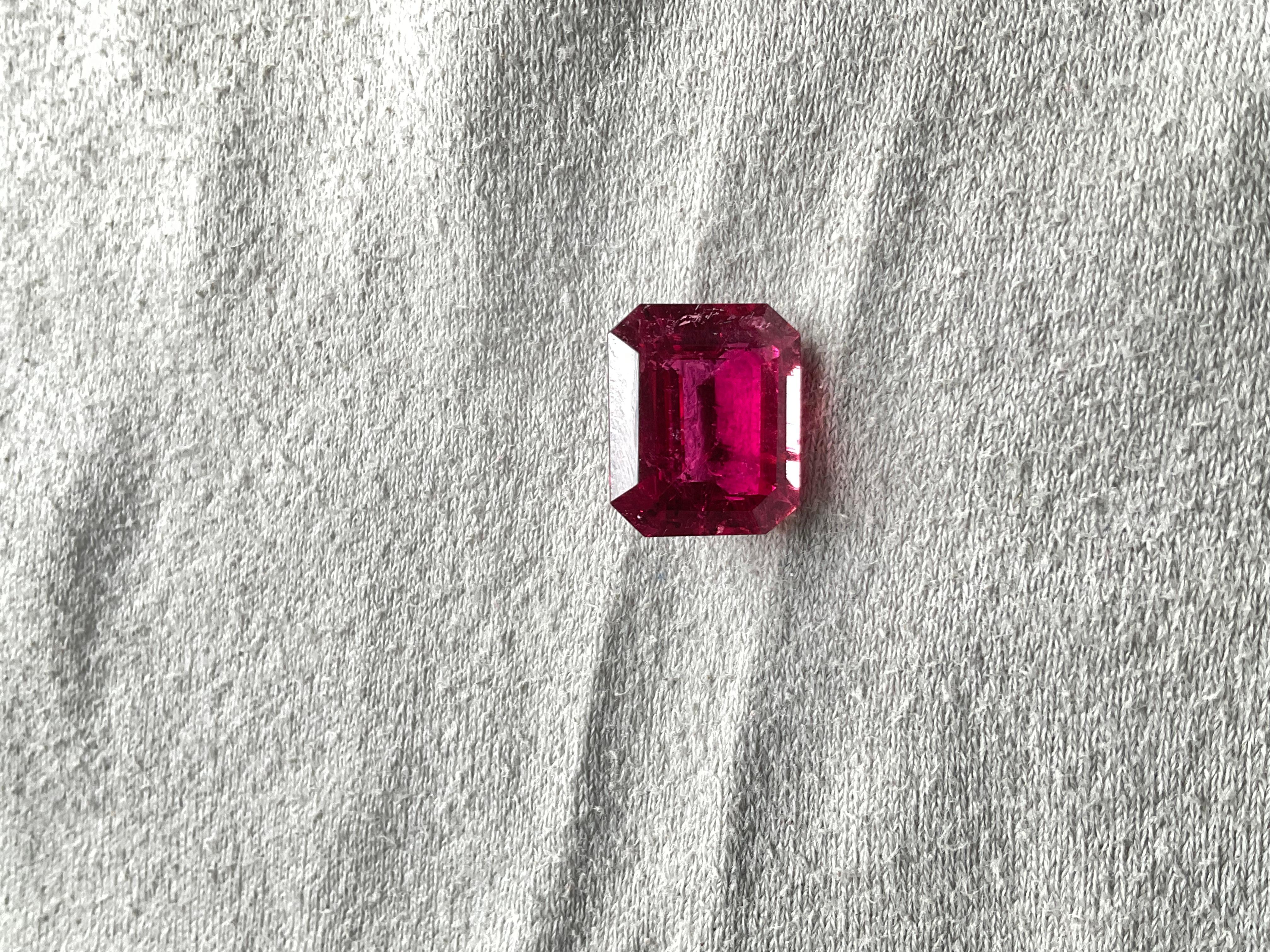 11.40 Carats Rubellite Tourmaline Octagon Cut Stone For Fine Jewelry Natural gem In New Condition For Sale In Jaipur, RJ